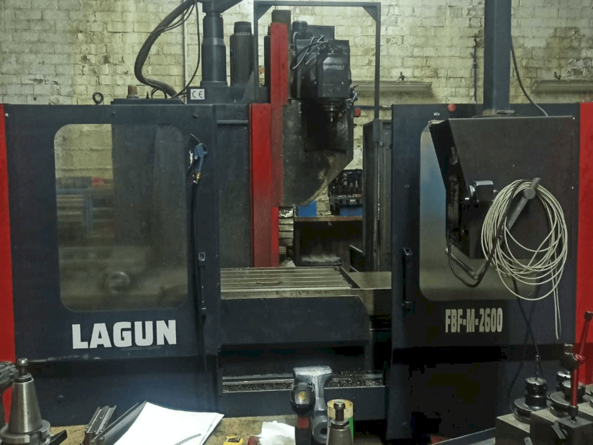 Vista frontale della macchina LAGUN FBF-M-2600
