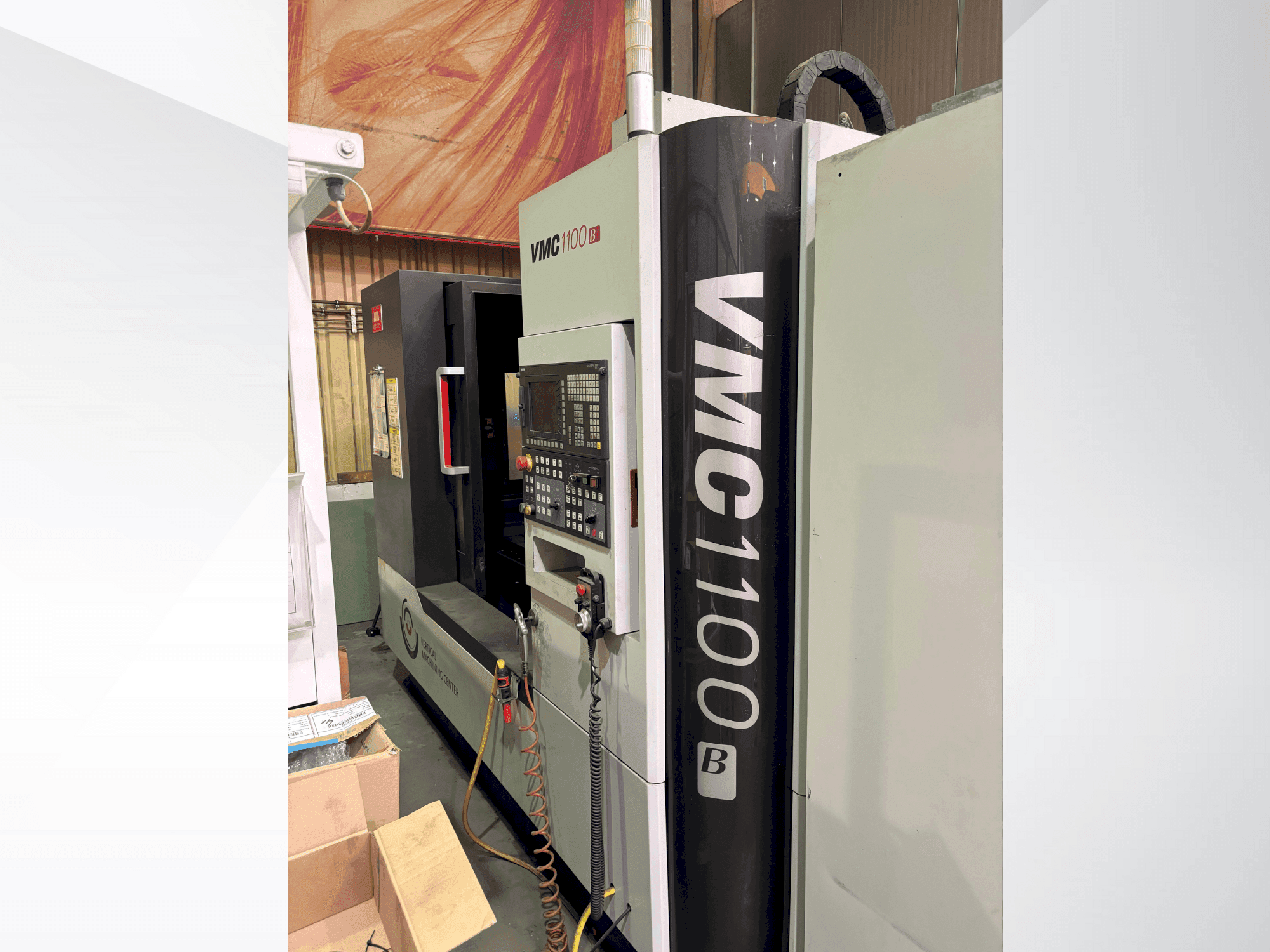 Vista frontale della macchina SMTCL vmc 1100B