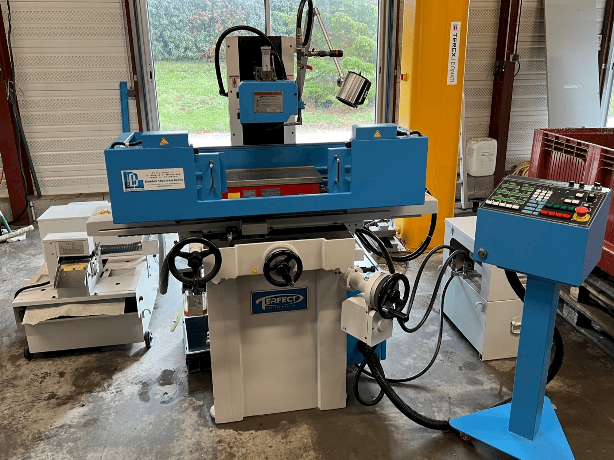 Vista frontale della macchina PERFECT PFG-2045AH