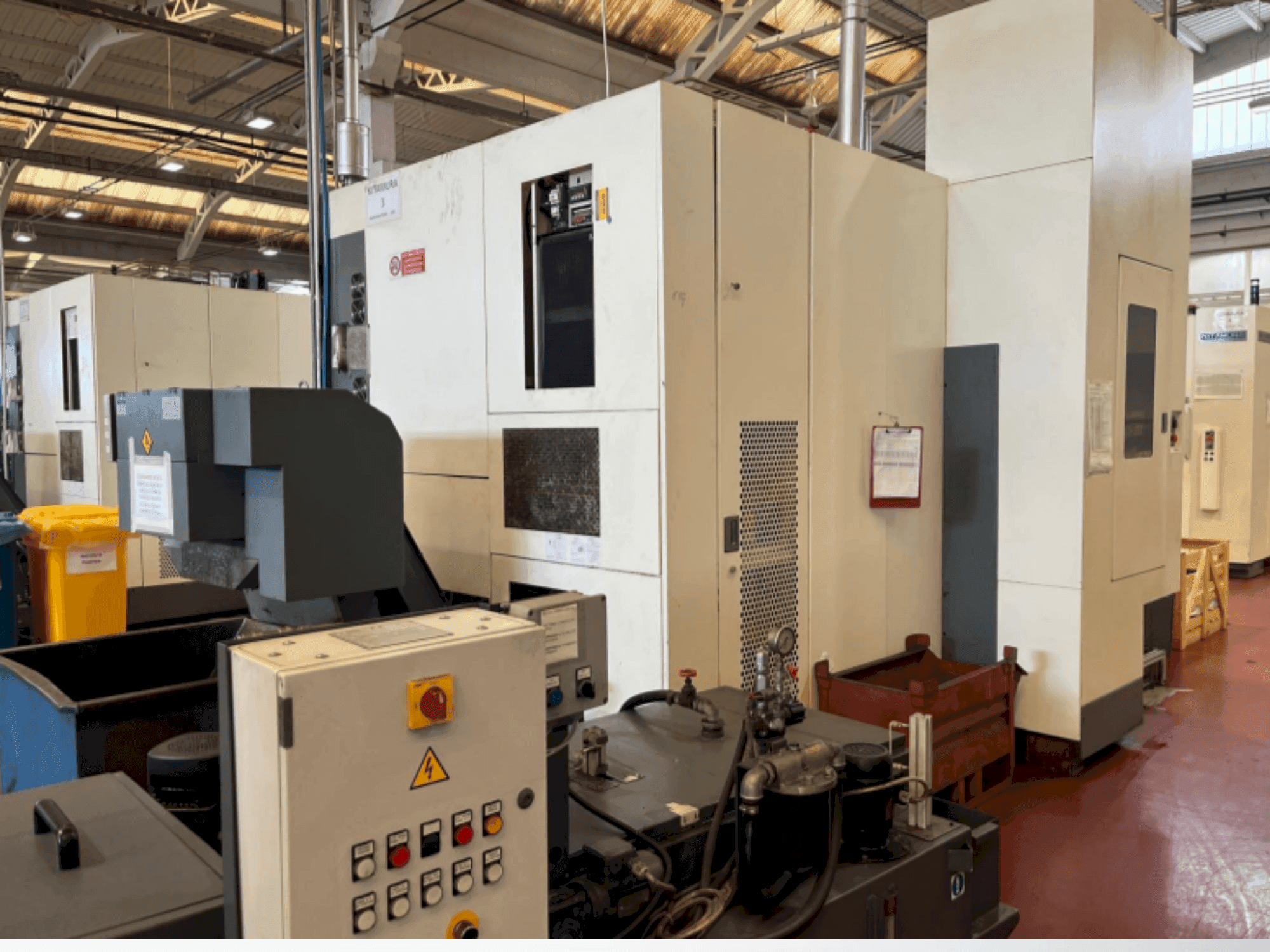 Vista frontale della macchina Kitamura Mycenter-HX500iTGA