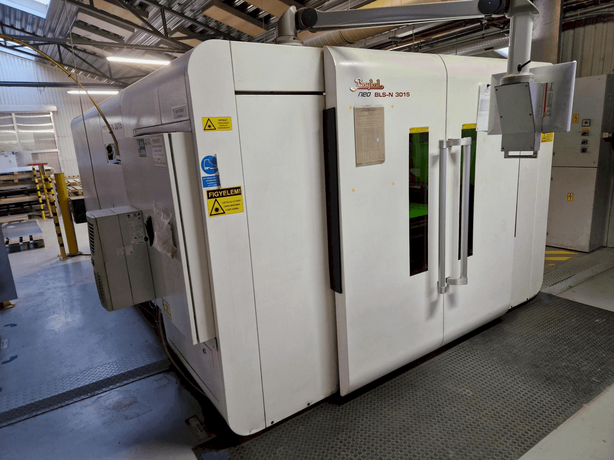 Vista frontale della macchina Baykal BLS-N 3015