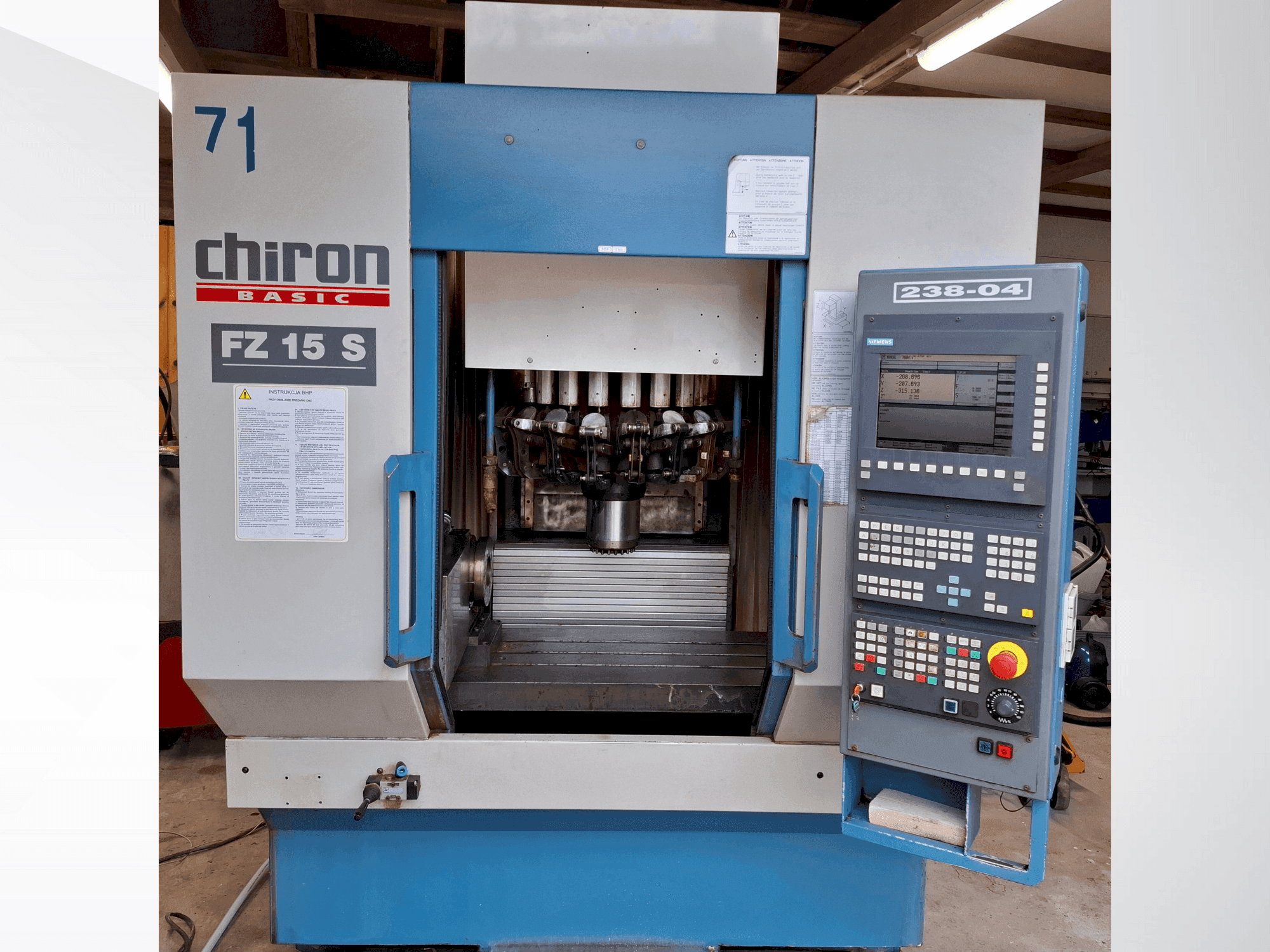 Vista frontale della macchina CHIRON FZ 15 S