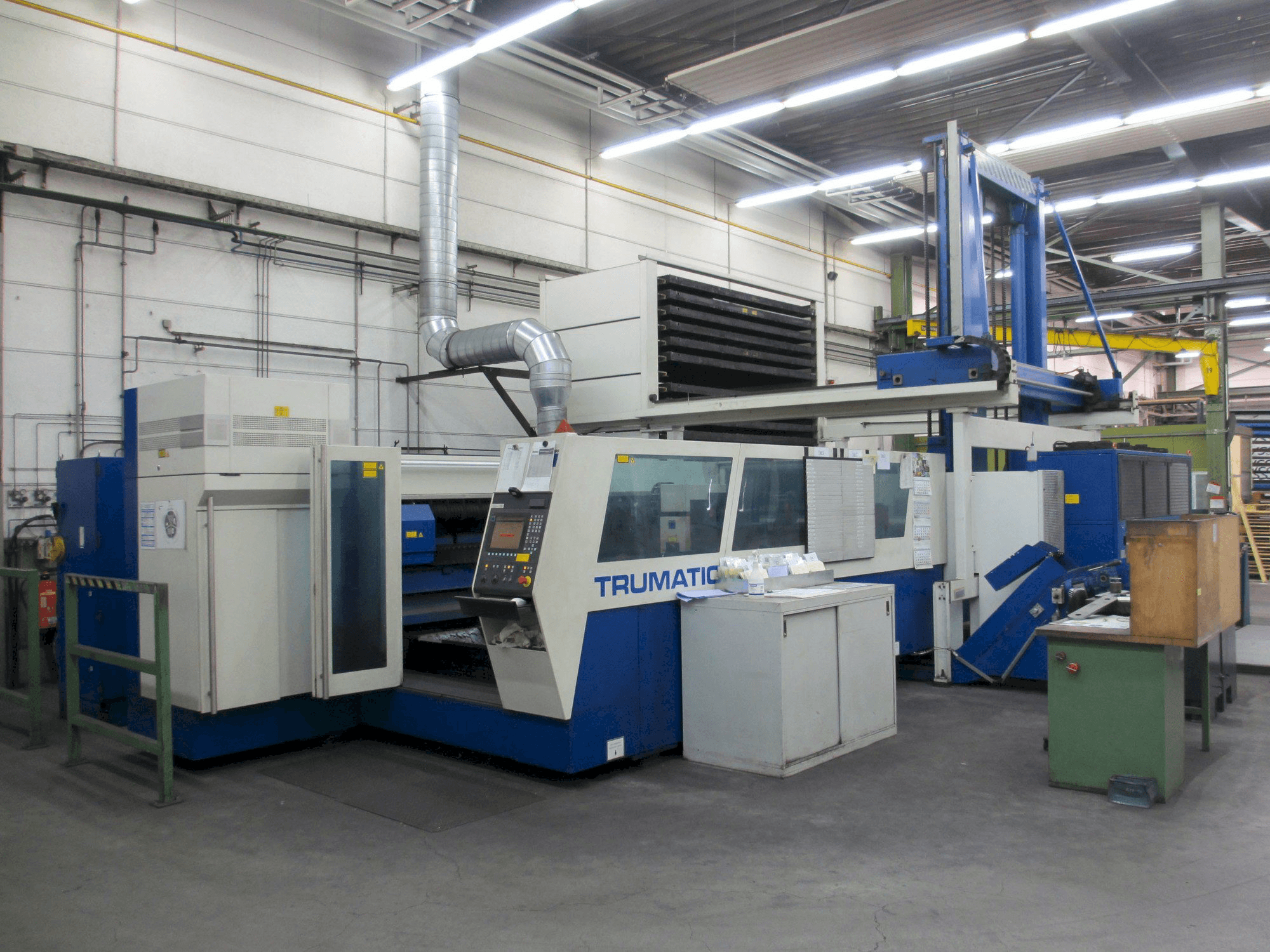 Vista frontale della macchina Trumpf Trumatic L 3050