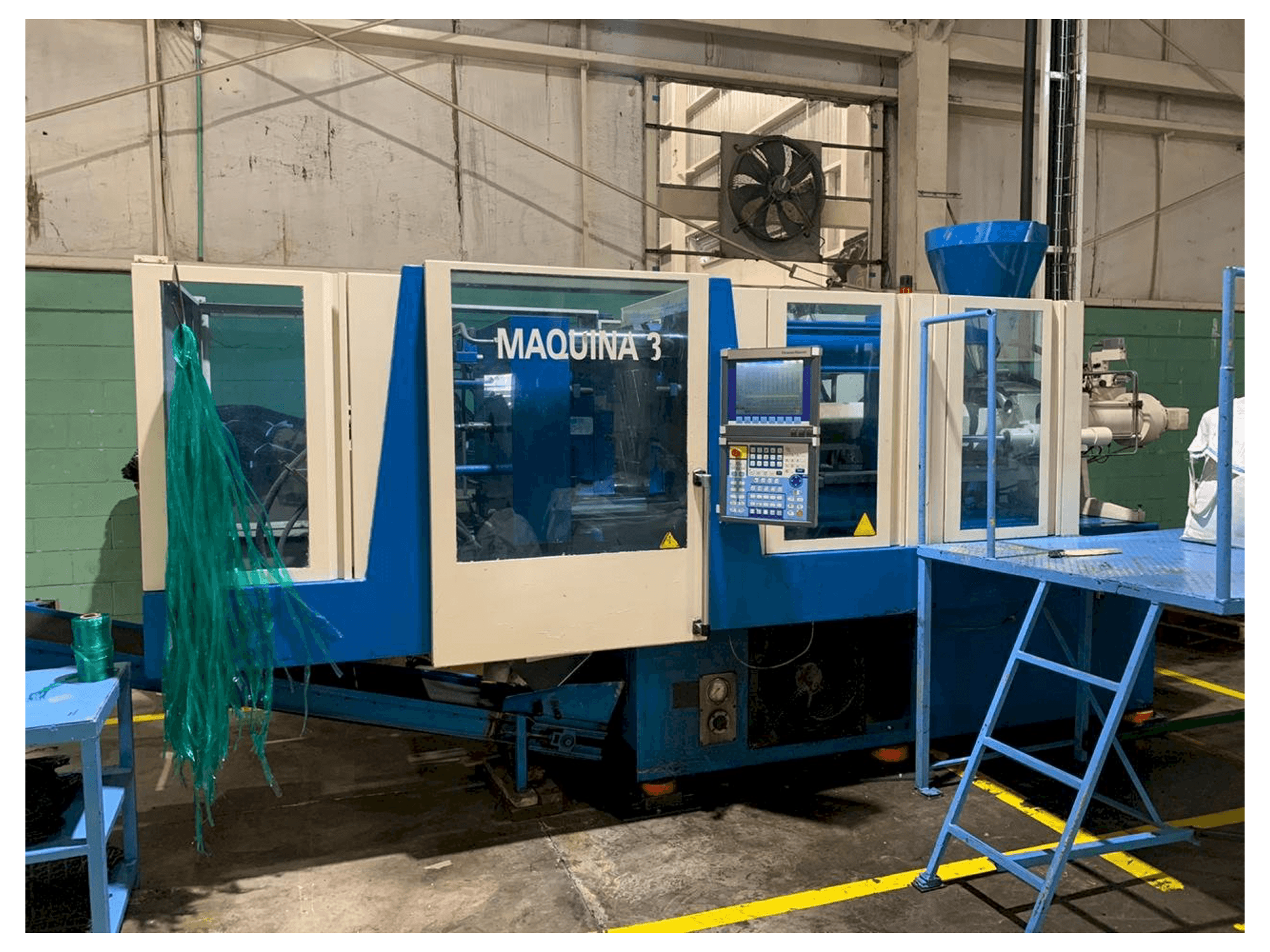 Vista frontale della macchina Krauss Maffei 160/750 CX