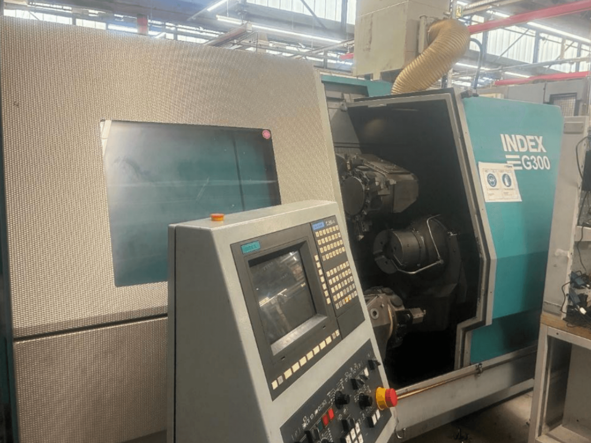 Torniatura orizzontale Index G300, vista frontale, che mostra il pannello di controllo e l'accesso libero all'interno del macchinario.