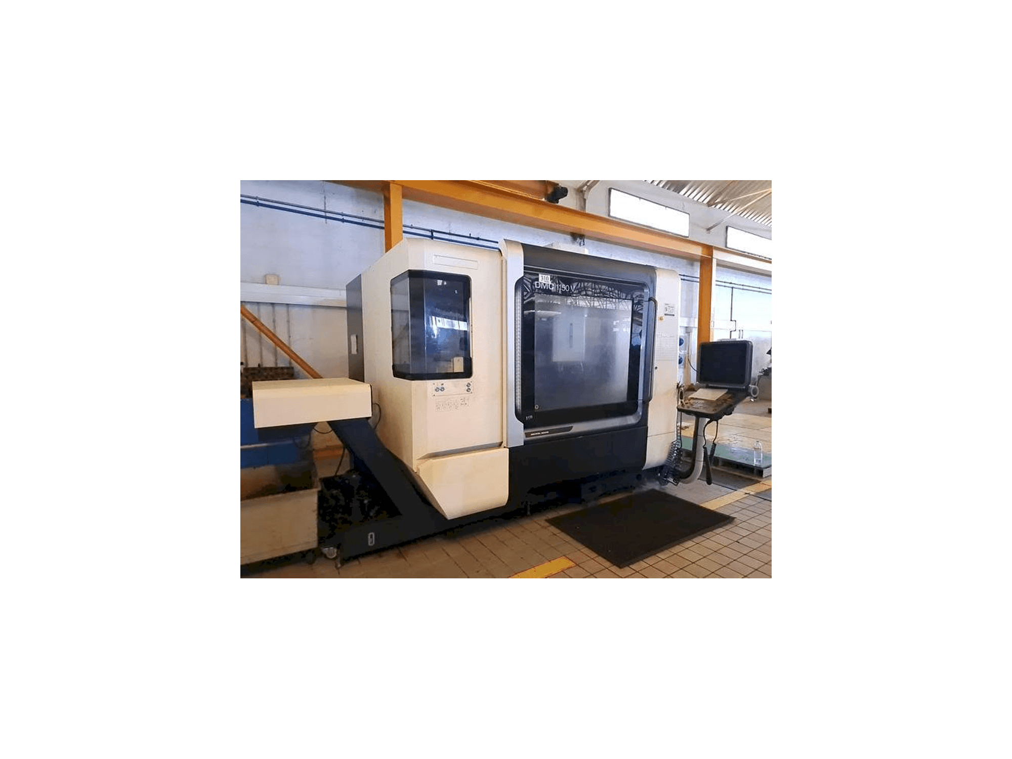 Vista frontale della macchina DMG MORI DMC 1150V