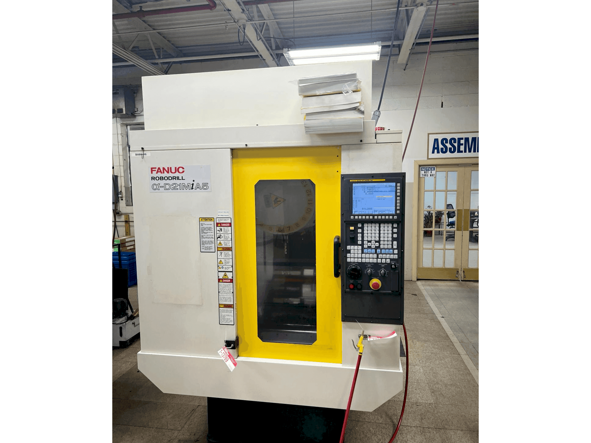 Vista frontale della macchina FANUC Robodrill D21MiA5