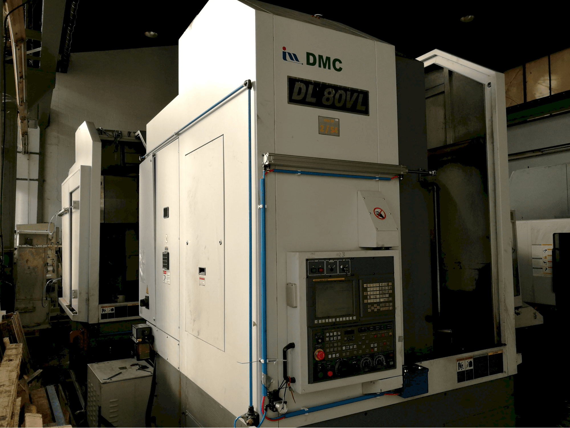 Vista lato sinistro della macchina DMC DL 80VL