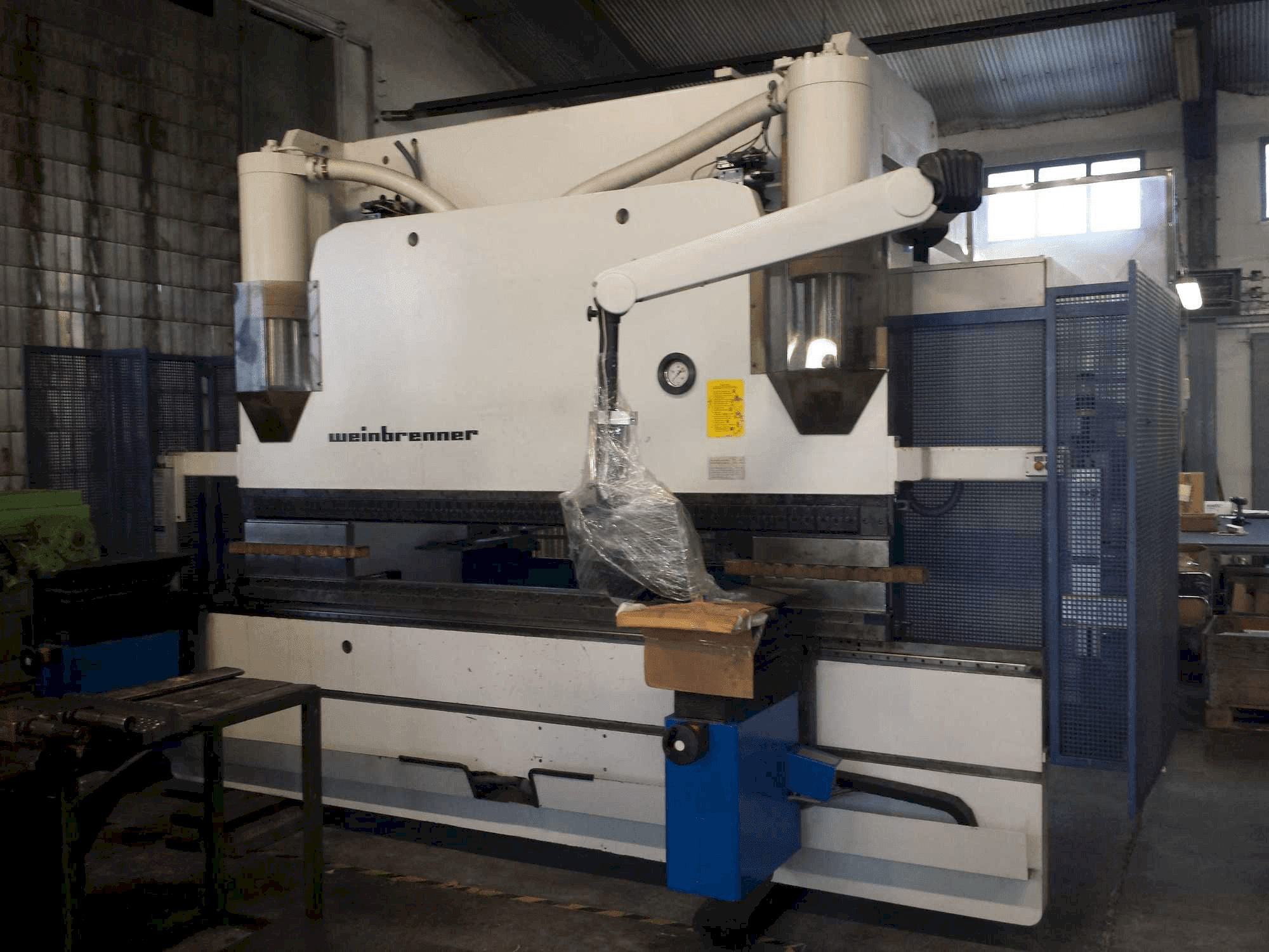 Vista frontale della macchina Weinbrenner GP 160