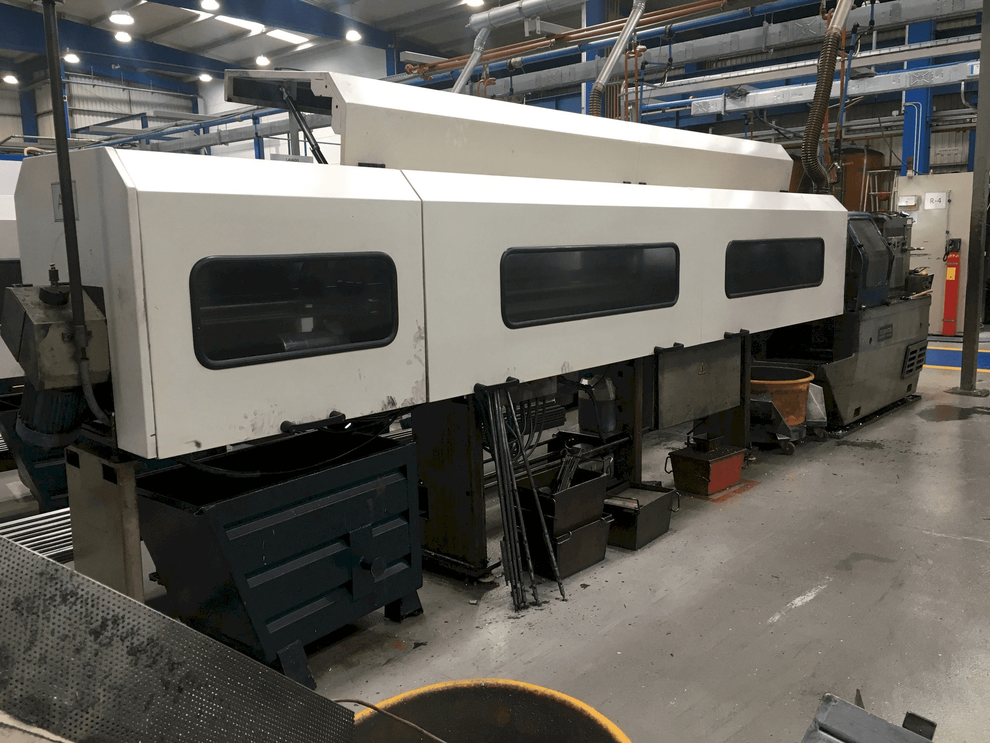 Vista frontale della macchina Tornos-Moutier Suisse AS 14