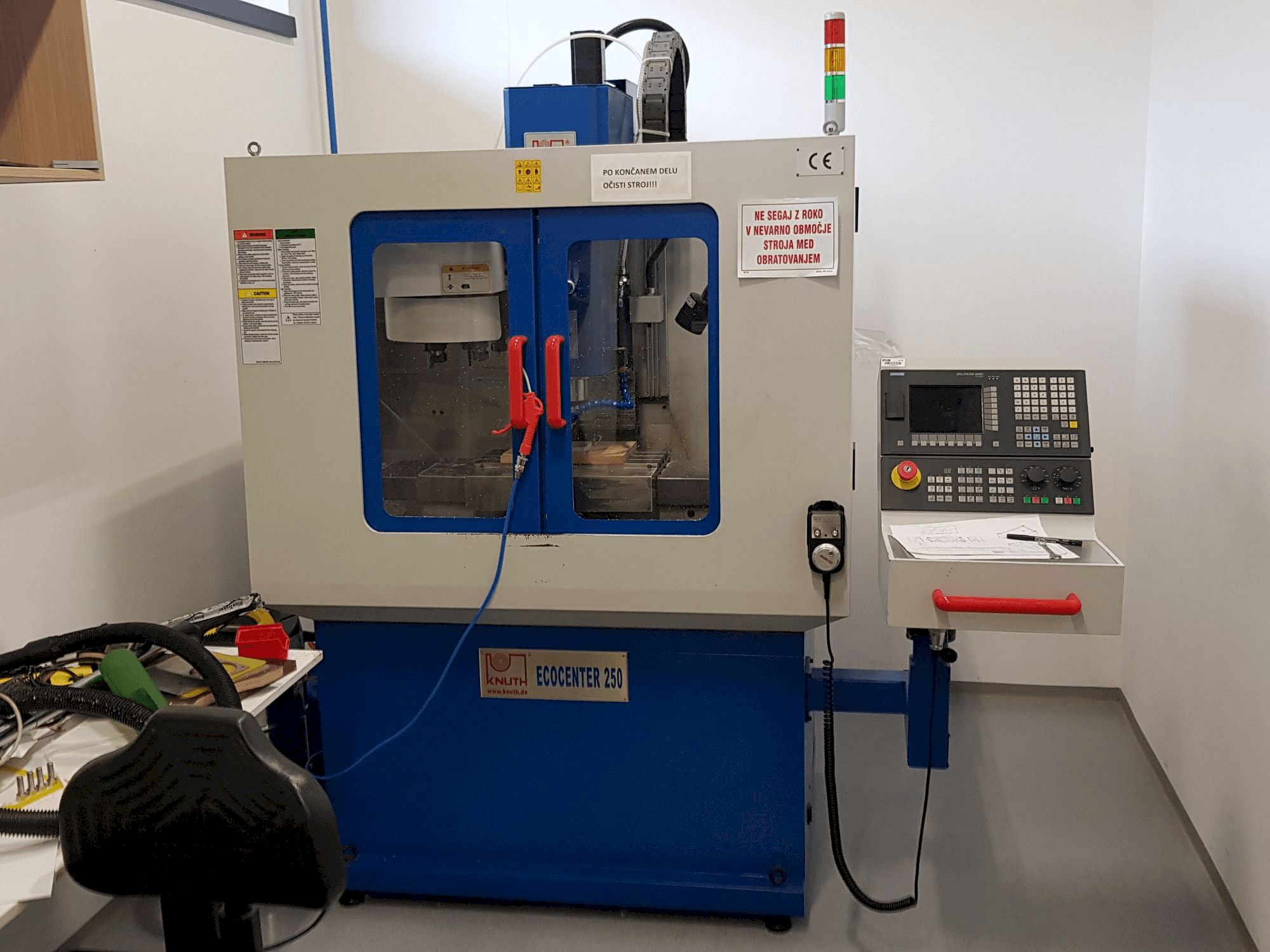 Vista frontale della macchina KNUTH EcoCenter 250