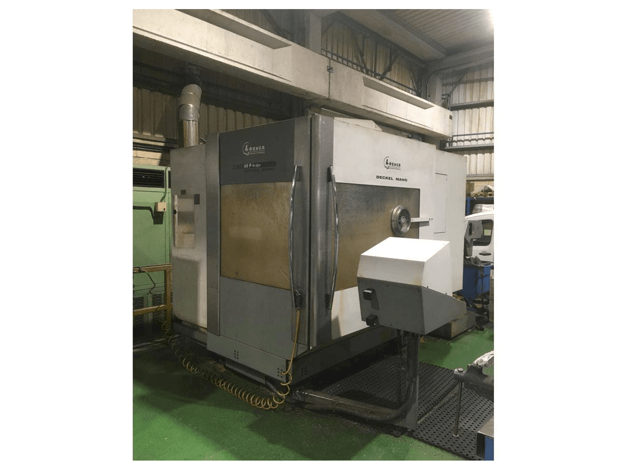 Vista frontale della macchina DECKEL MAHO DMU 60P hi-dyn