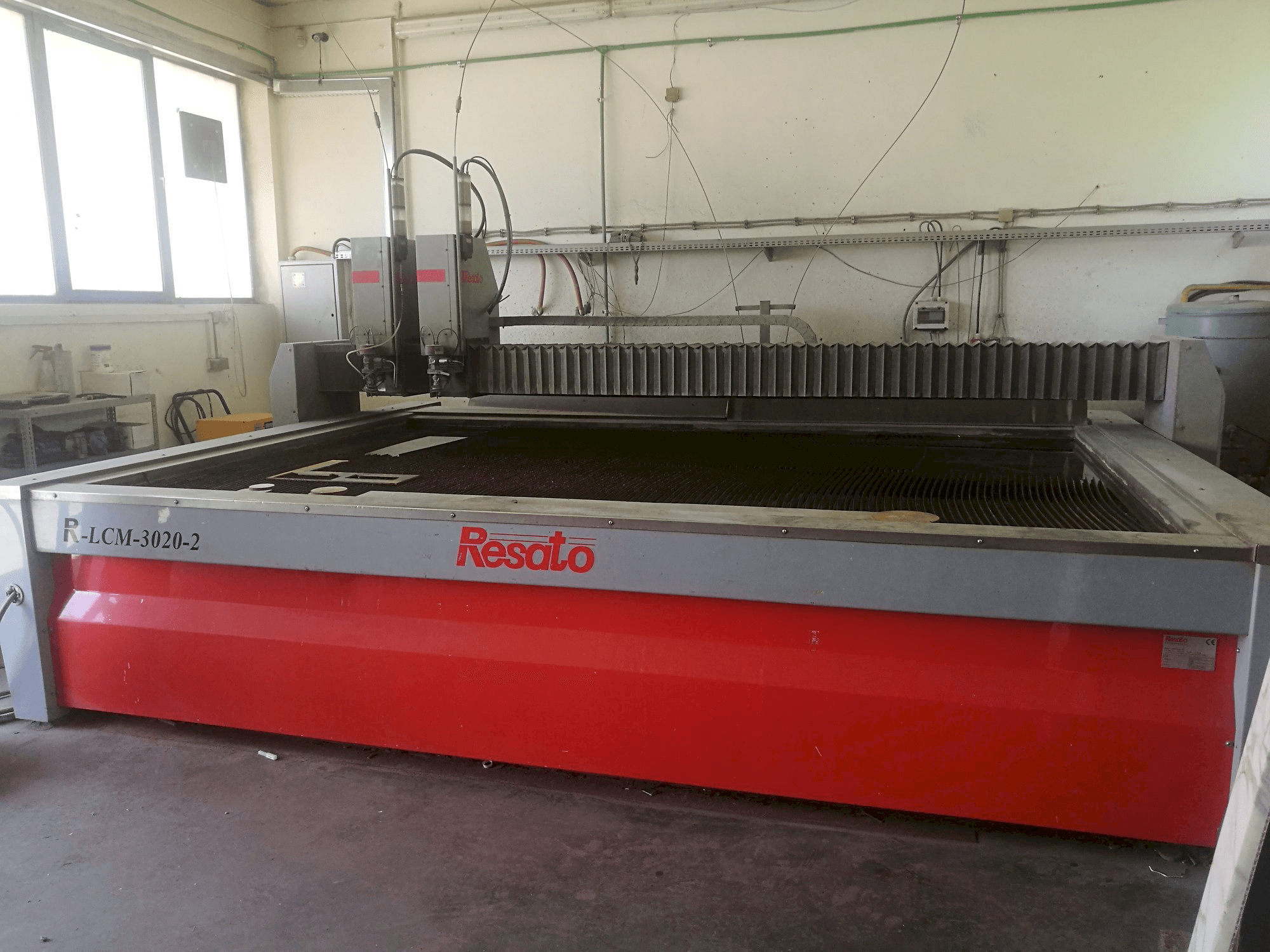 Vista frontale della macchina Resato R-LCM 3020-2