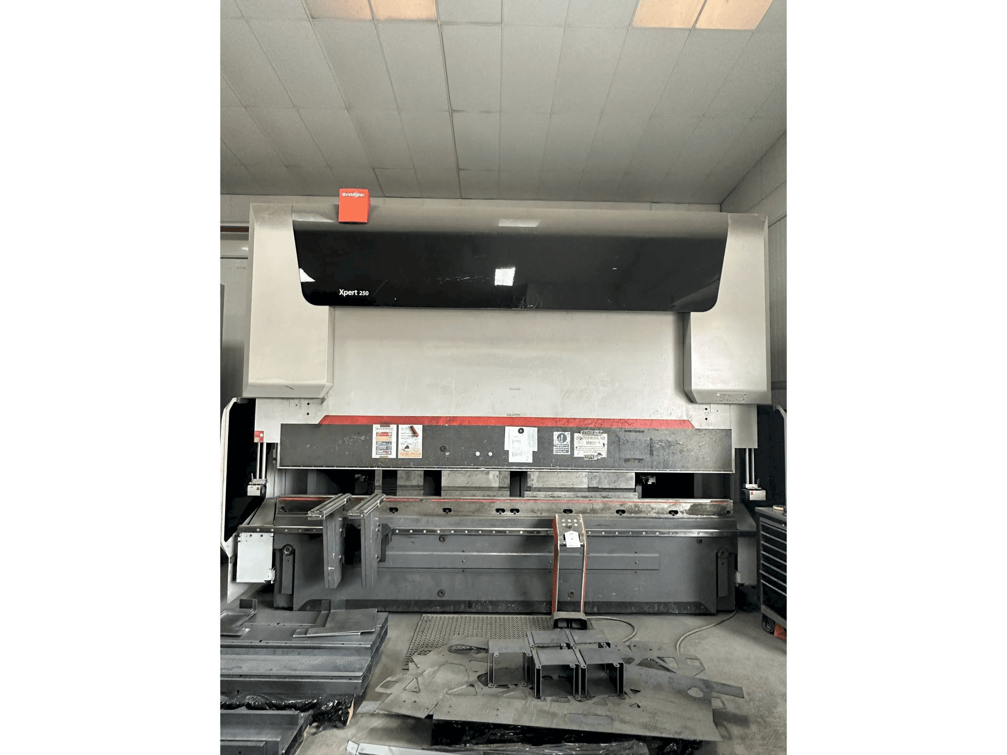 Vista frontale della macchina Bystronic Xpert 250/4100