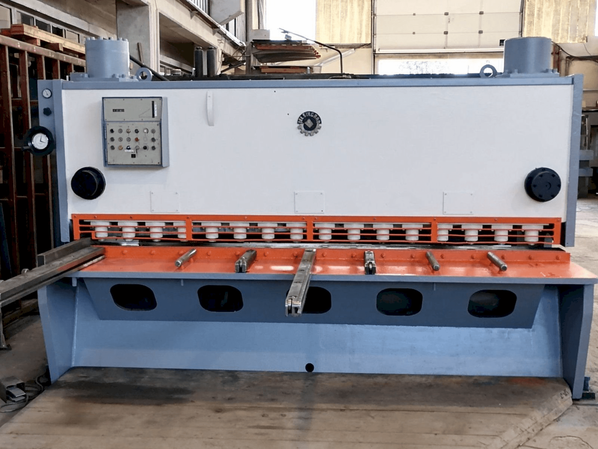 Vista frontale della macchina Jelšingrad MVCS 3100/13