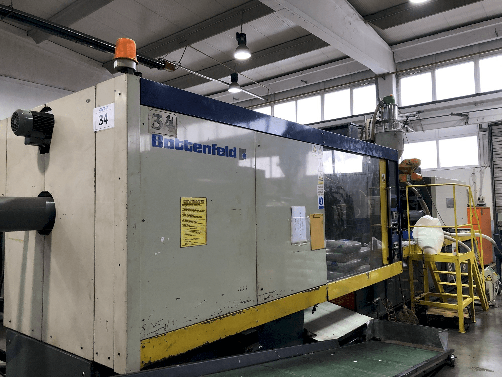 Vista laterale sinistra della macchina Battenfeld BK-T 5000-4000