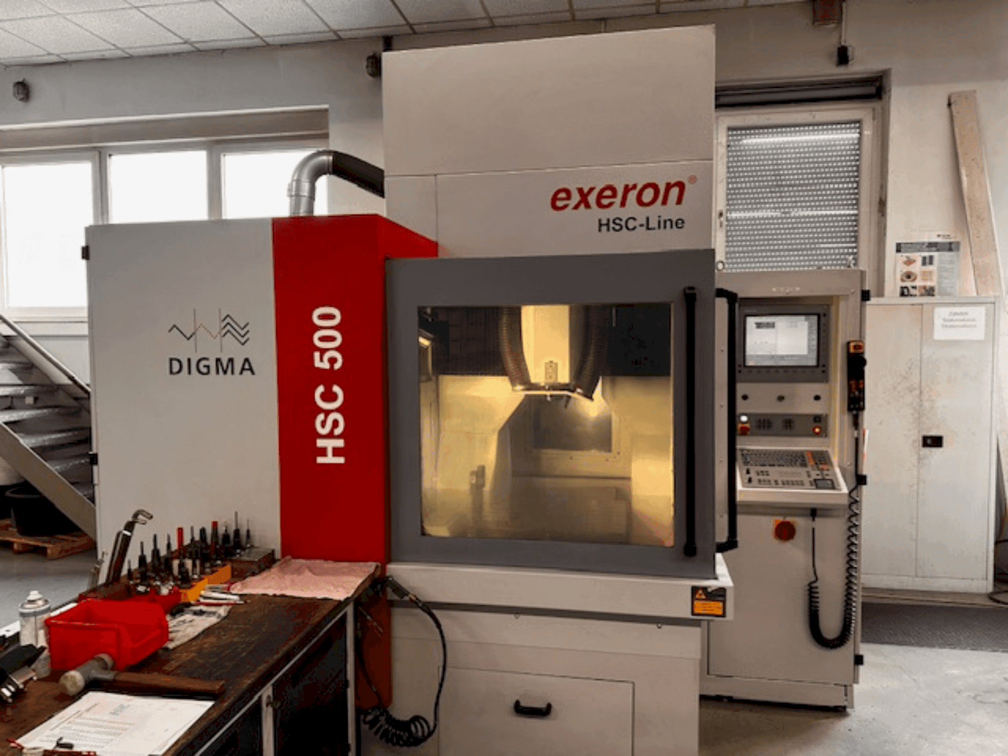 Vista frontale della macchina Exeron HSC-Line 500