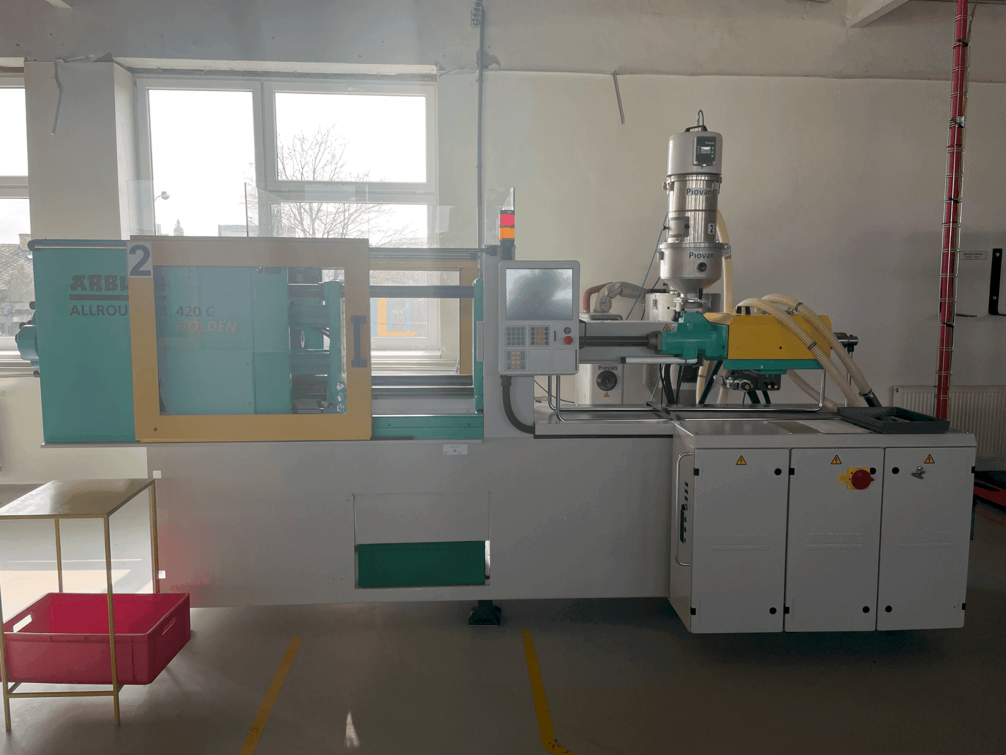 Vista frontale della macchina Arburg Allrounder 420C 1000-290