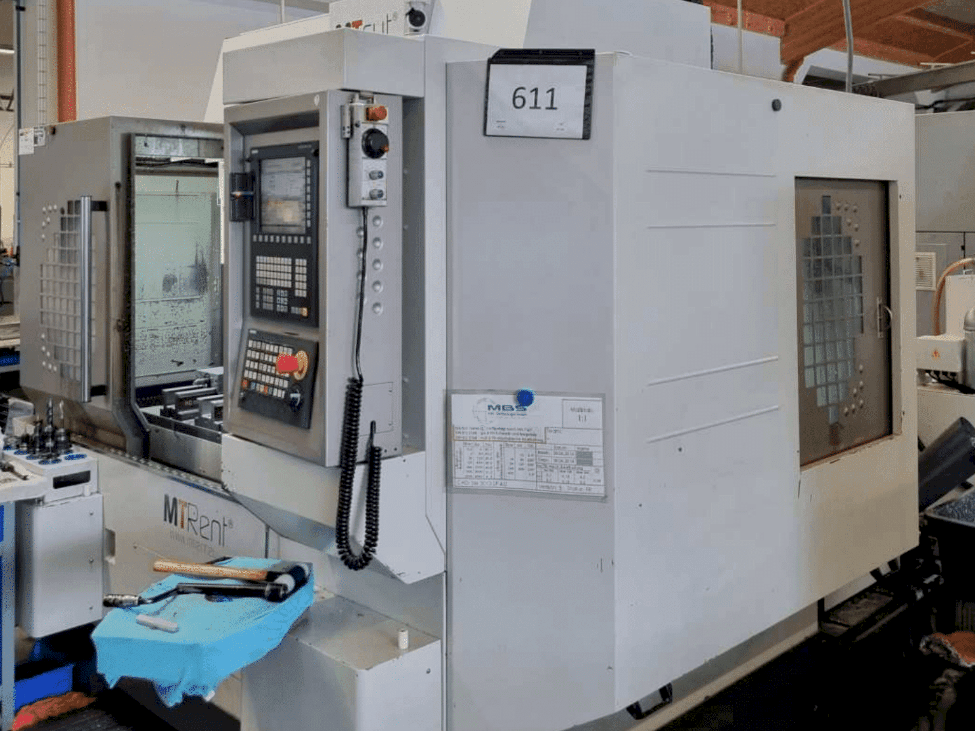 Vista frontale della macchina MTcut V 110 T (2011)