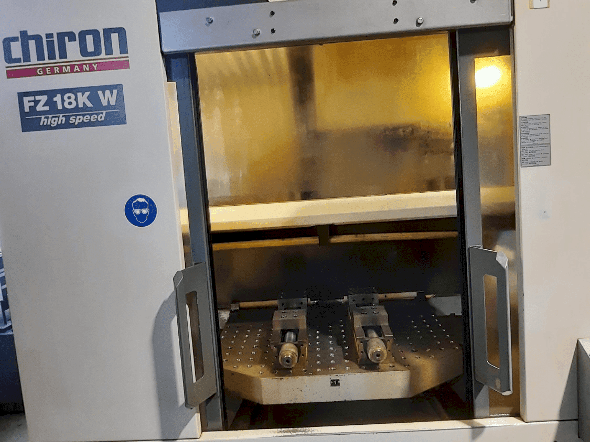 Vista frontale della macchina CHIRON FZ 18 KW