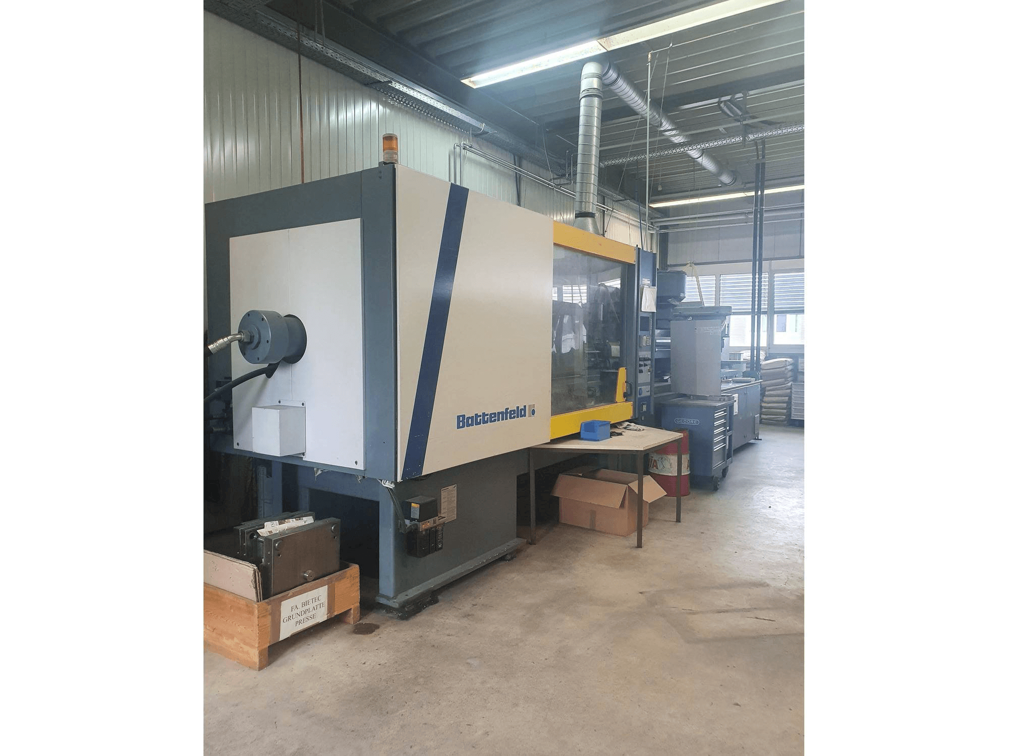 Vista frontale della macchina Battenfeld BK 3500/2800