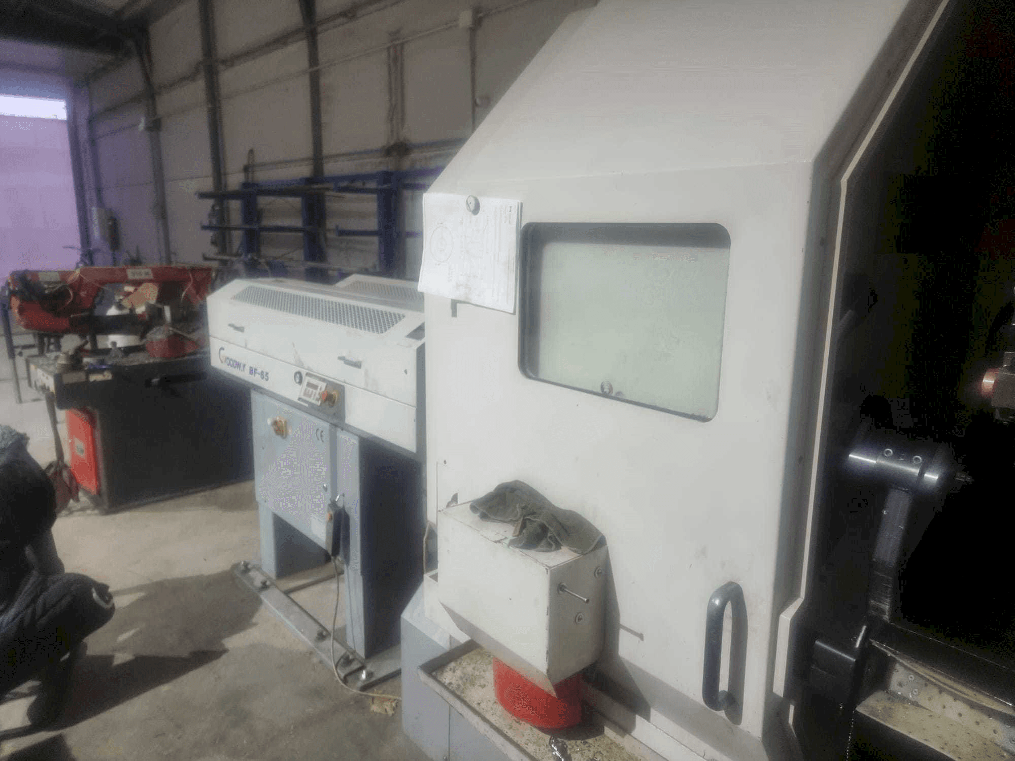 Vista laterale destra della macchina Goodway MSY 280