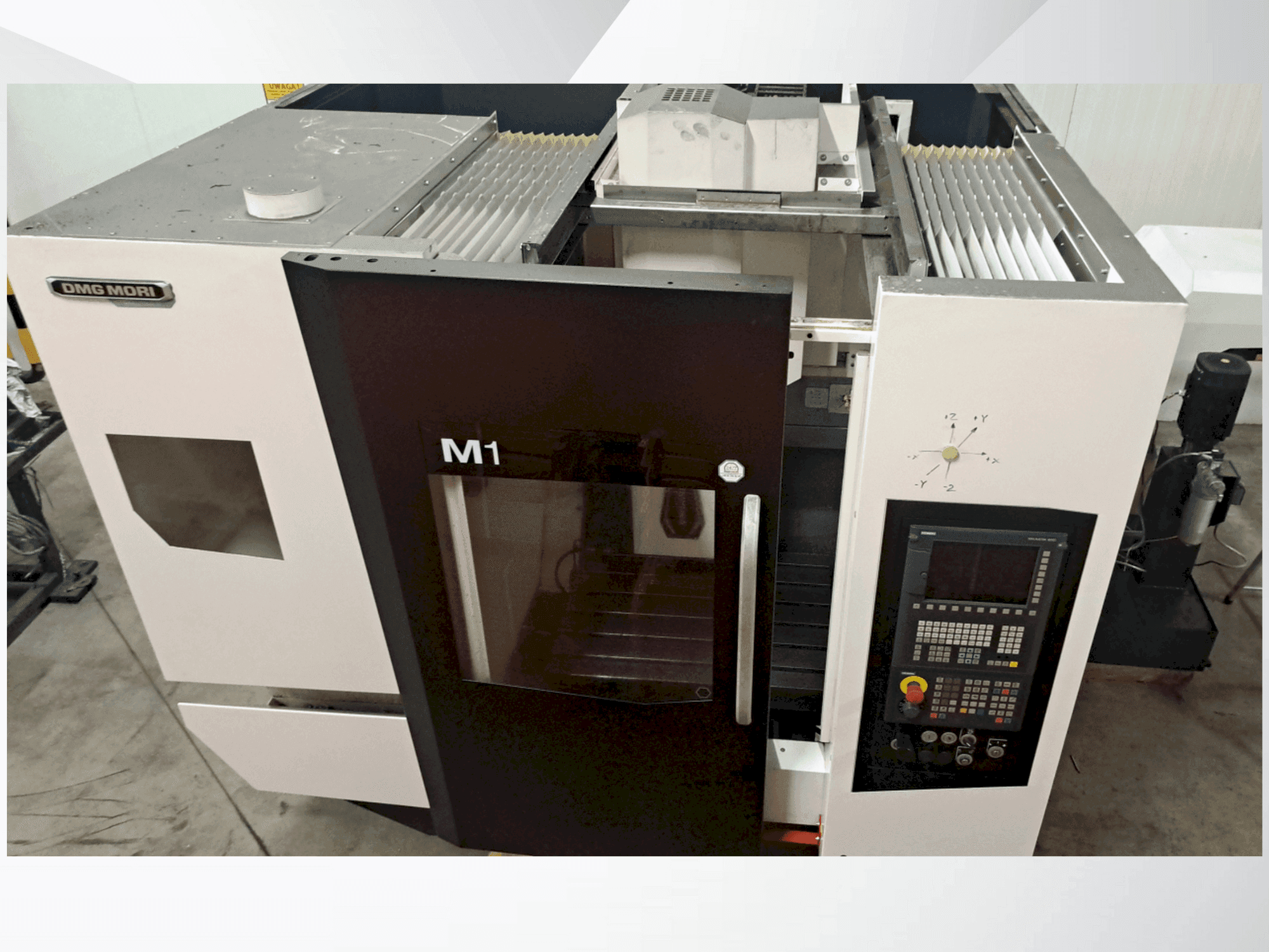 Vista frontale della macchina DMG MORI M1 PRO