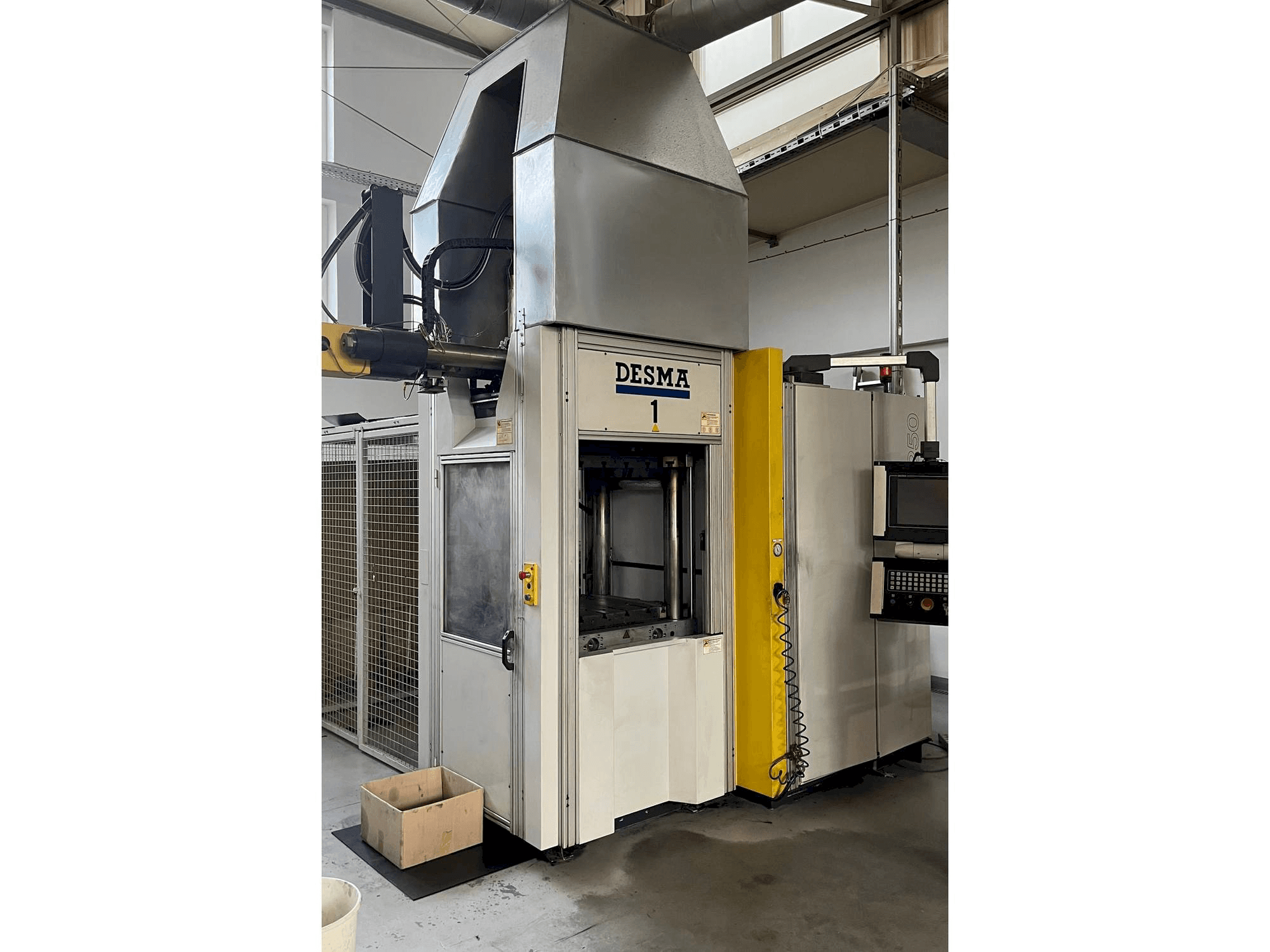 Vista frontale della macchina Kloeckner Desma 968.250 ZO