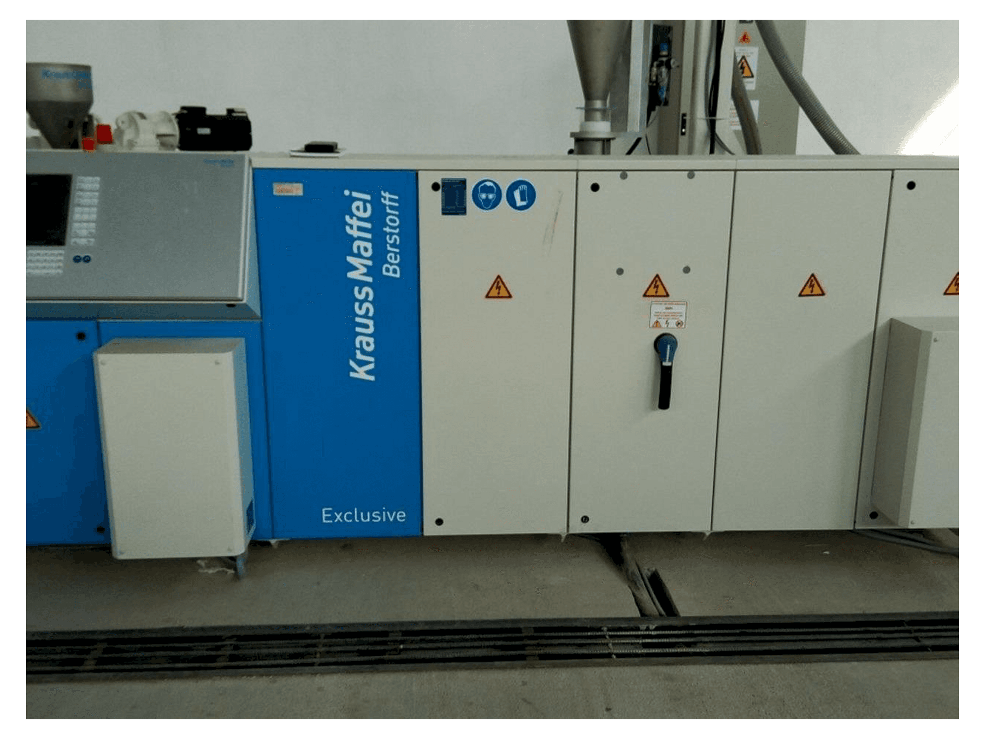 Vista frontale della macchina Krauss Maffei KME 60-36 B/R