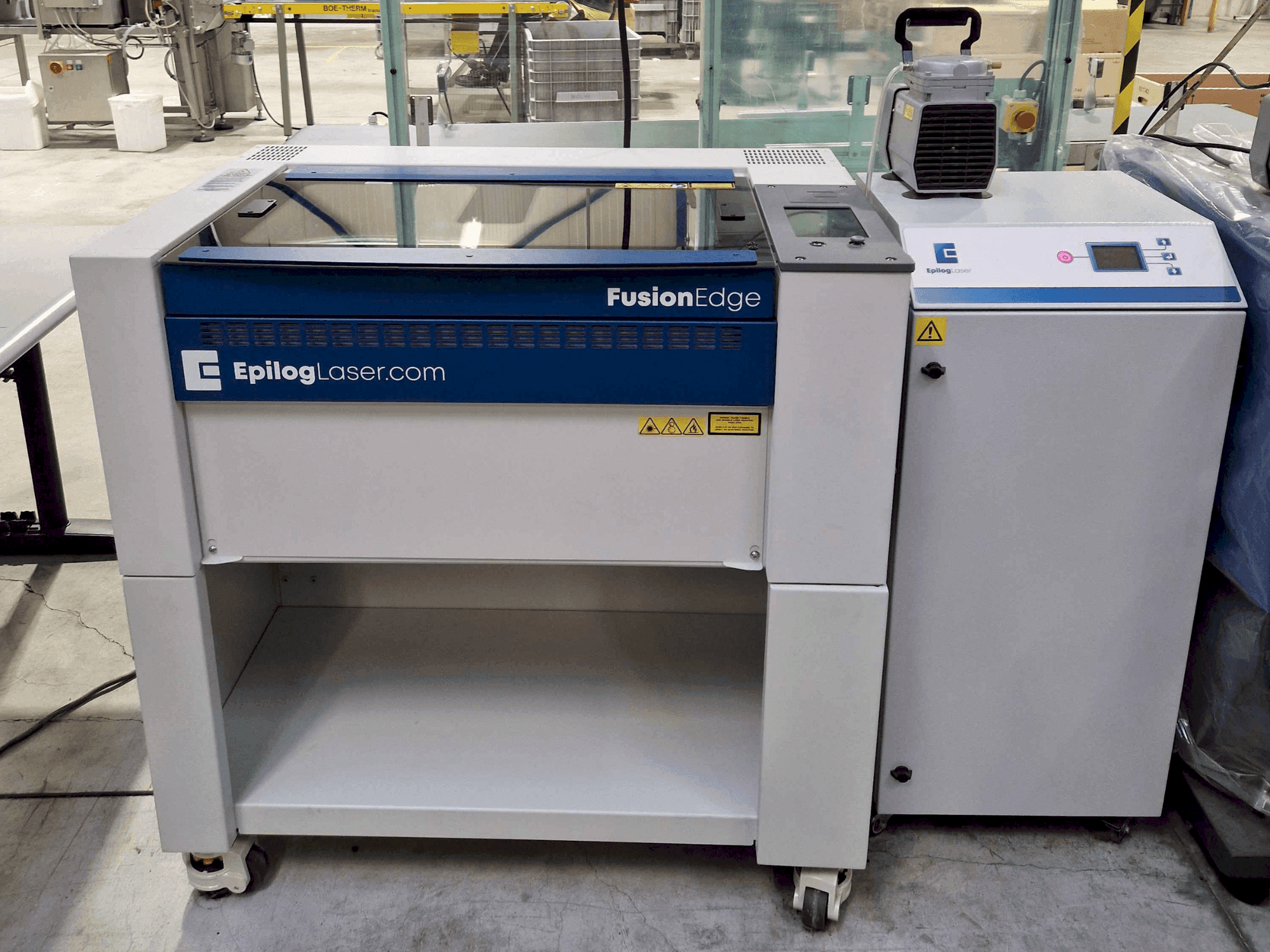 Vista frontale della macchina EPILOG Laser Fusion Ege 12 30watt fiber