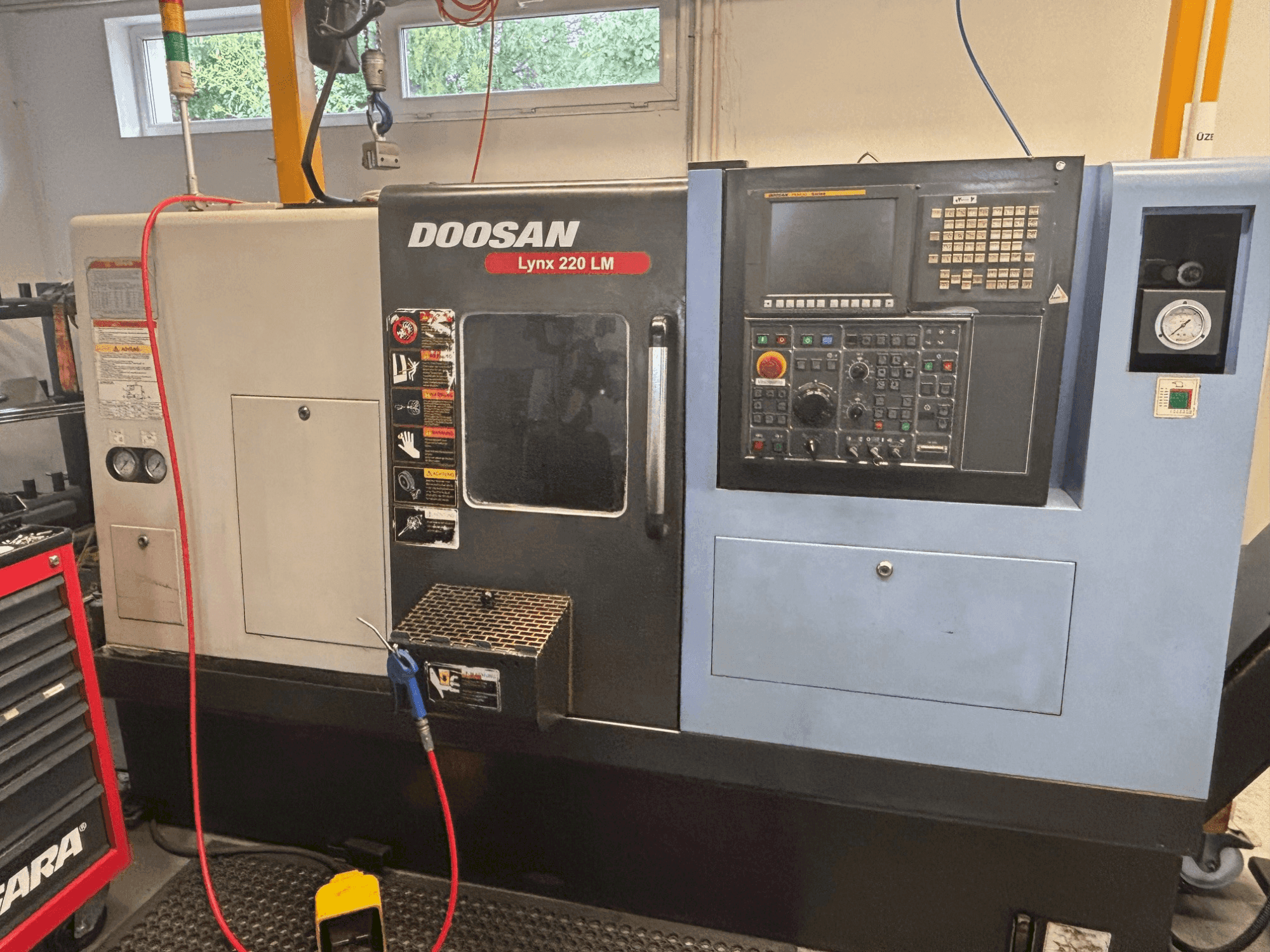 Vista frontale della macchina DOOSAN LYNX 200 LM