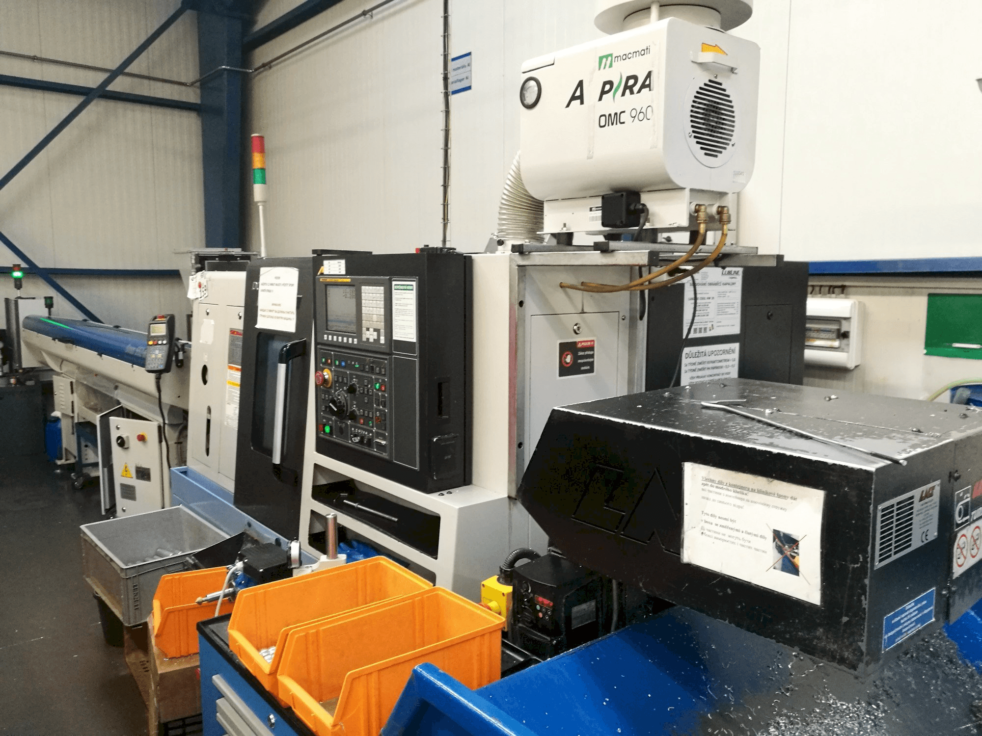 Vista frontale della macchina Doosan Lynx 220GA