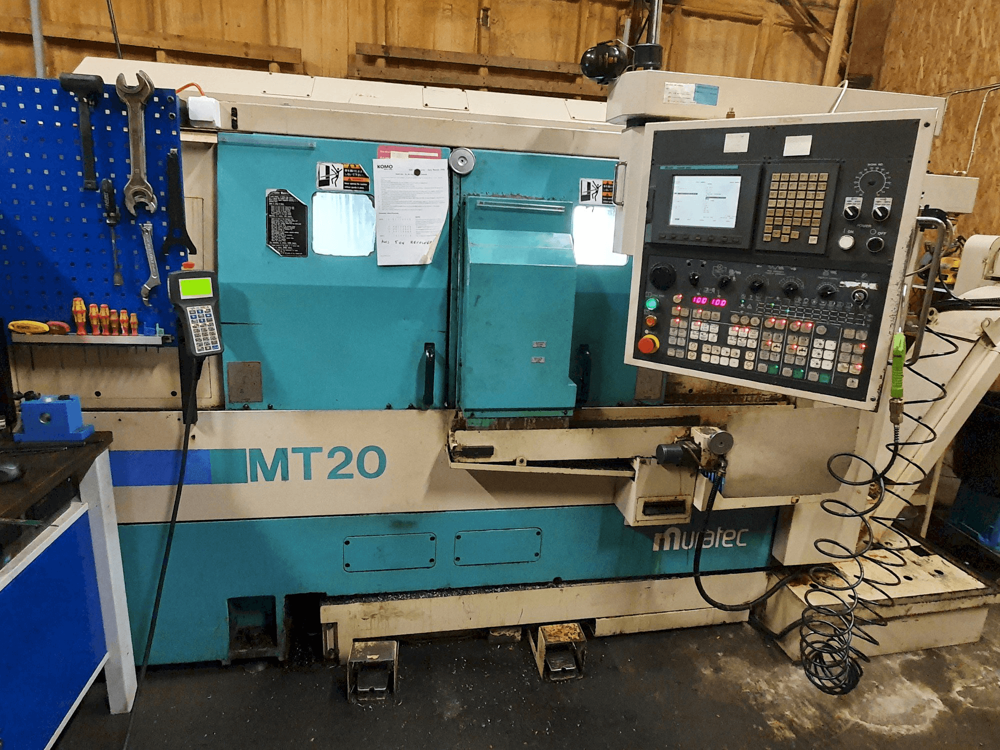 Vista frontale della macchina Muratec MT20