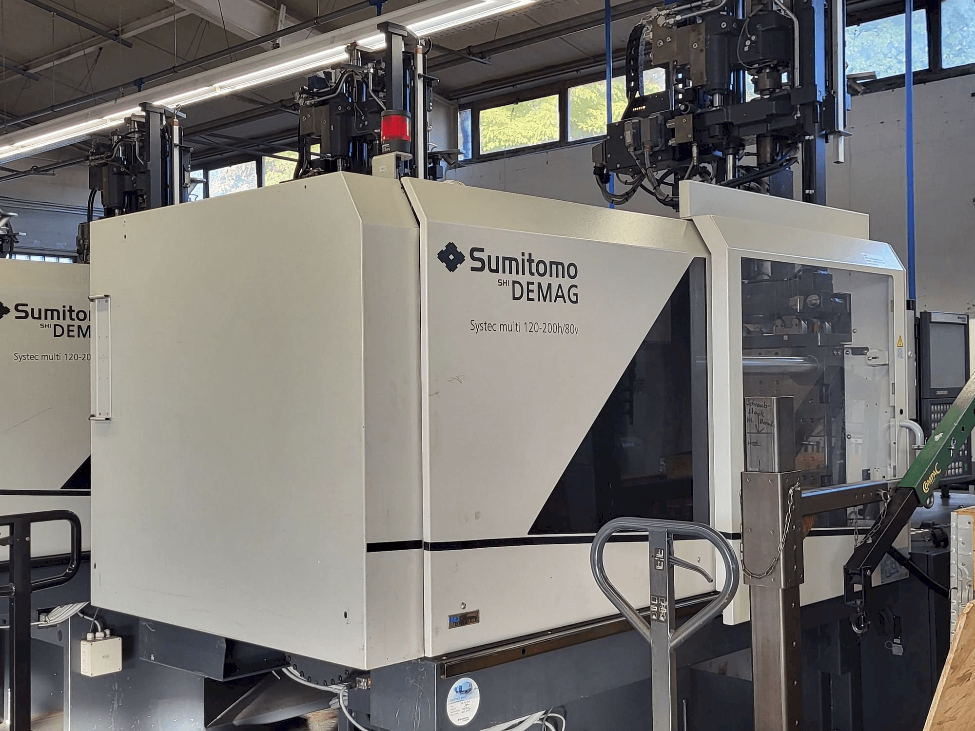 Vista laterale sinistra della macchina Sumitomo SHI DEMAG Multi 120/470-200h/80V