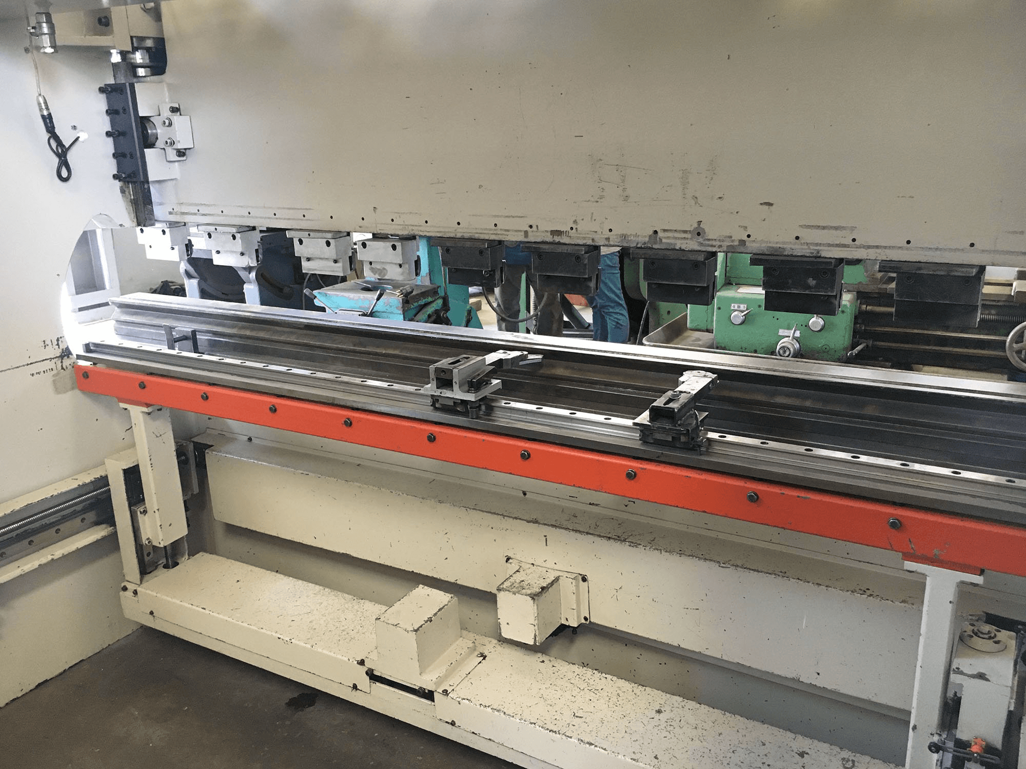 Area di lavoro della macchina ERMAKSAN CNC HAP 3100x80