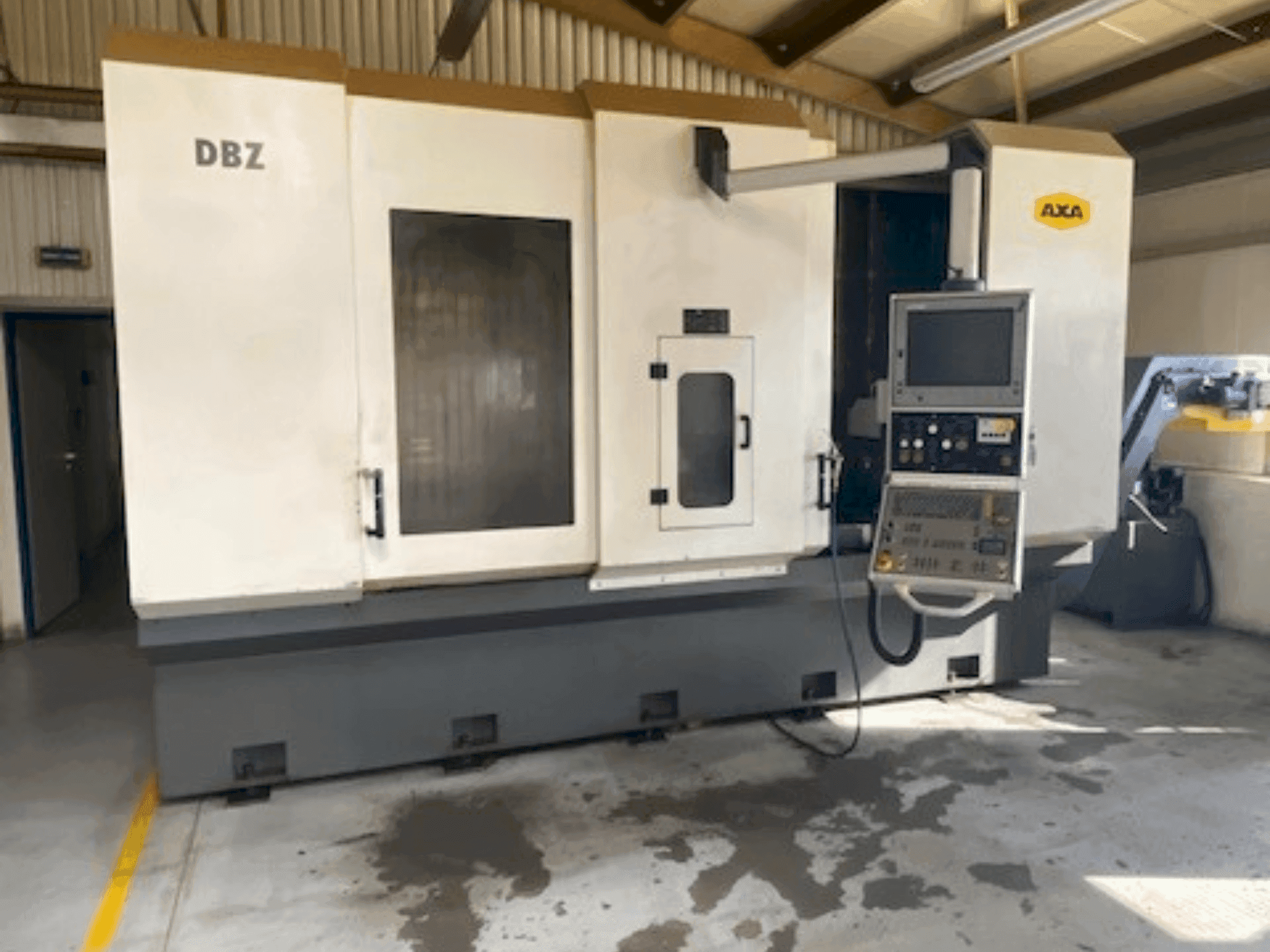 Vista frontale della macchina AXA DBZ