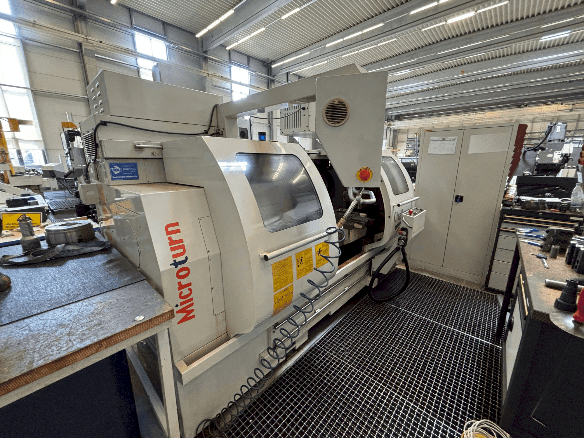 Vista frontale della macchina Challenger Microturn BCN 1840