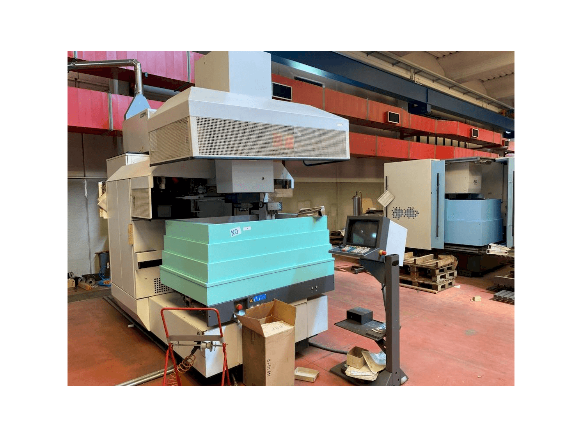 Vista frontale della macchina AGIE AGIETRON INTEGRAL 3