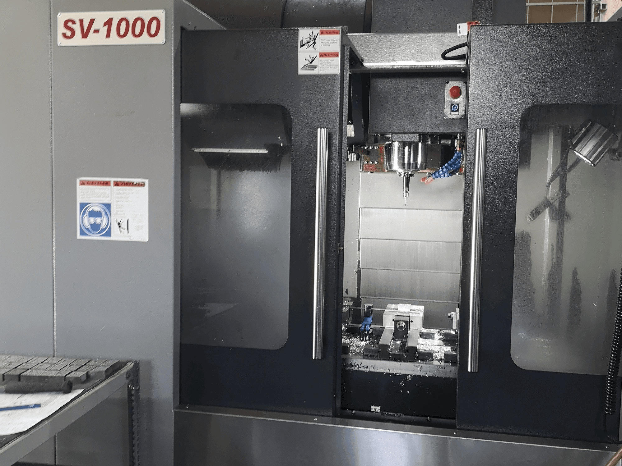 Vista frontale della macchina NCT KAFO SV-1000