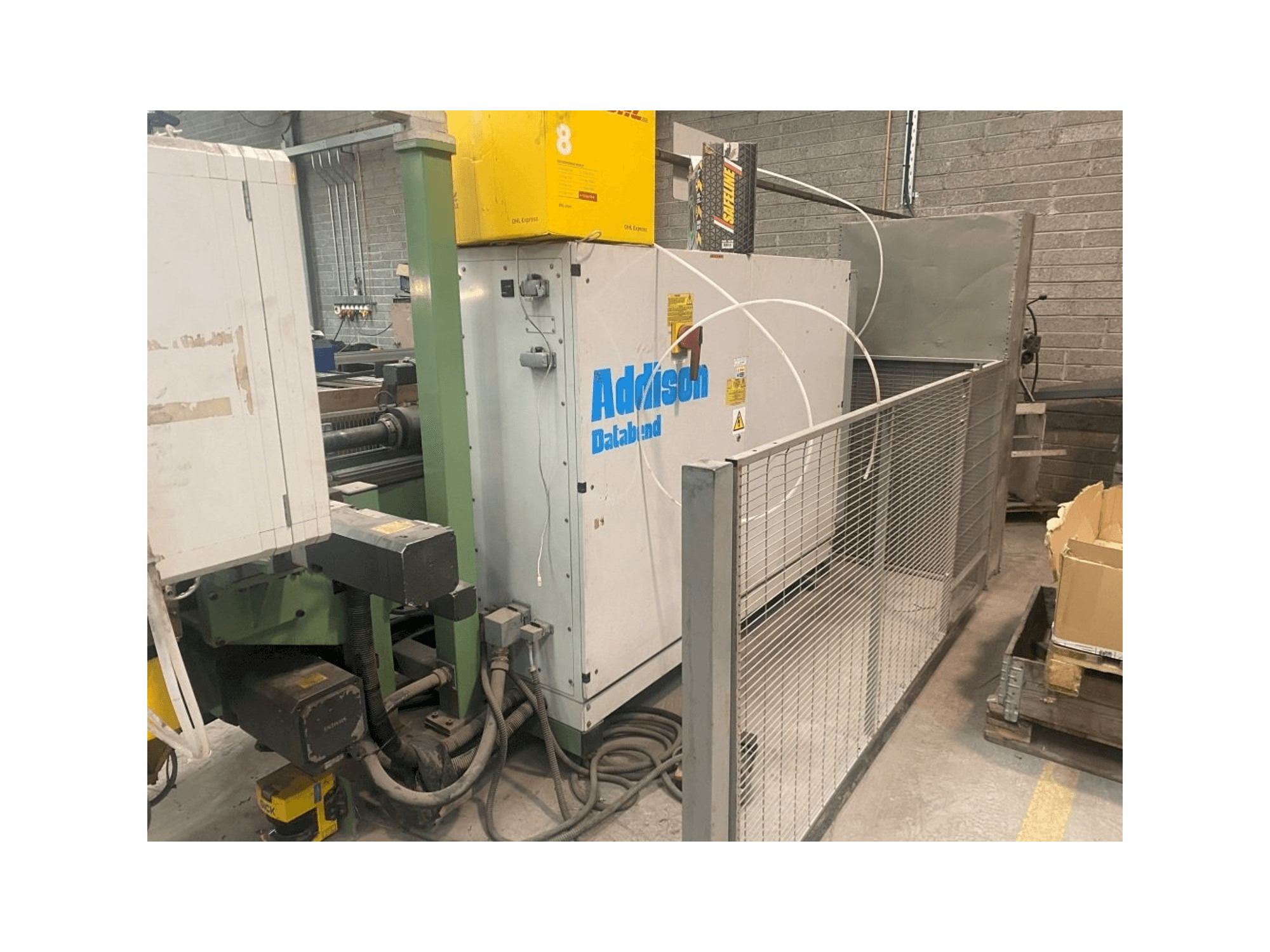 Vista frontale della macchina Addison DB40E