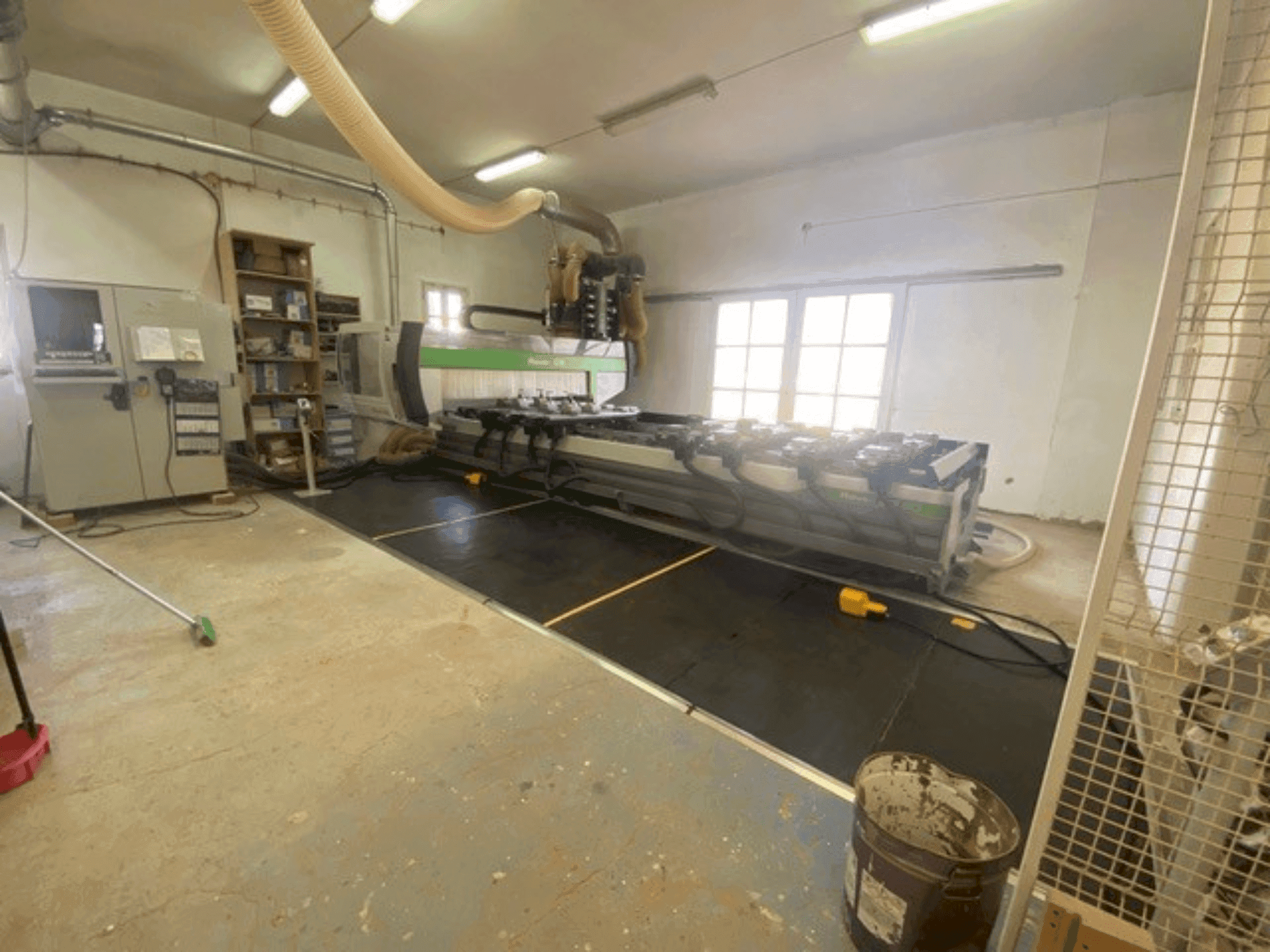 Vista frontale della macchina BIESSE ROVER C 9.50