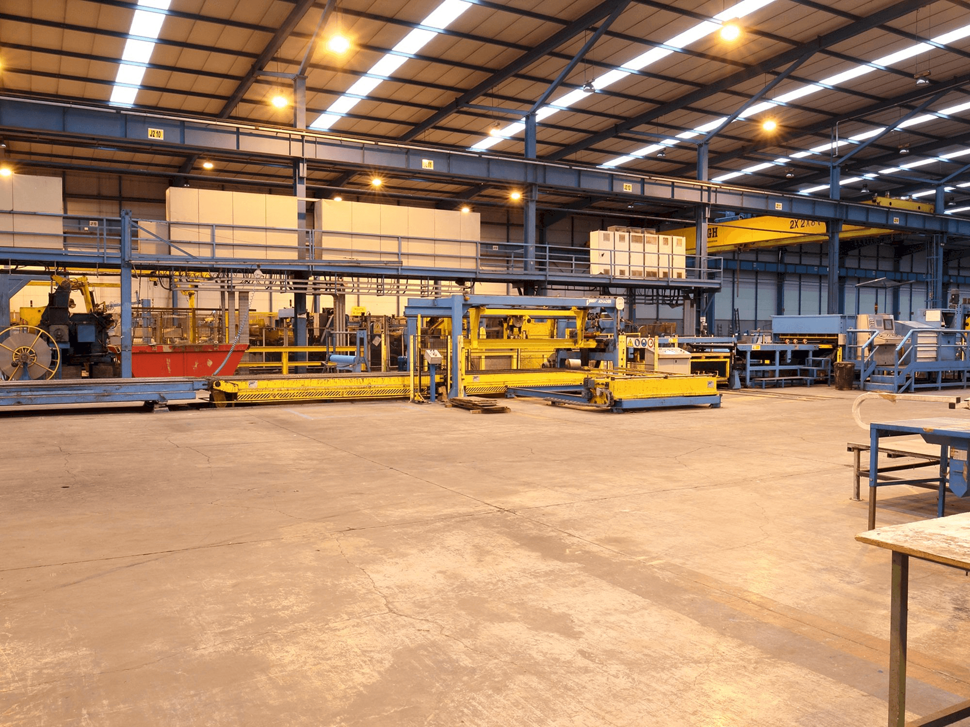 Vista frontale della macchina ATHADER J23