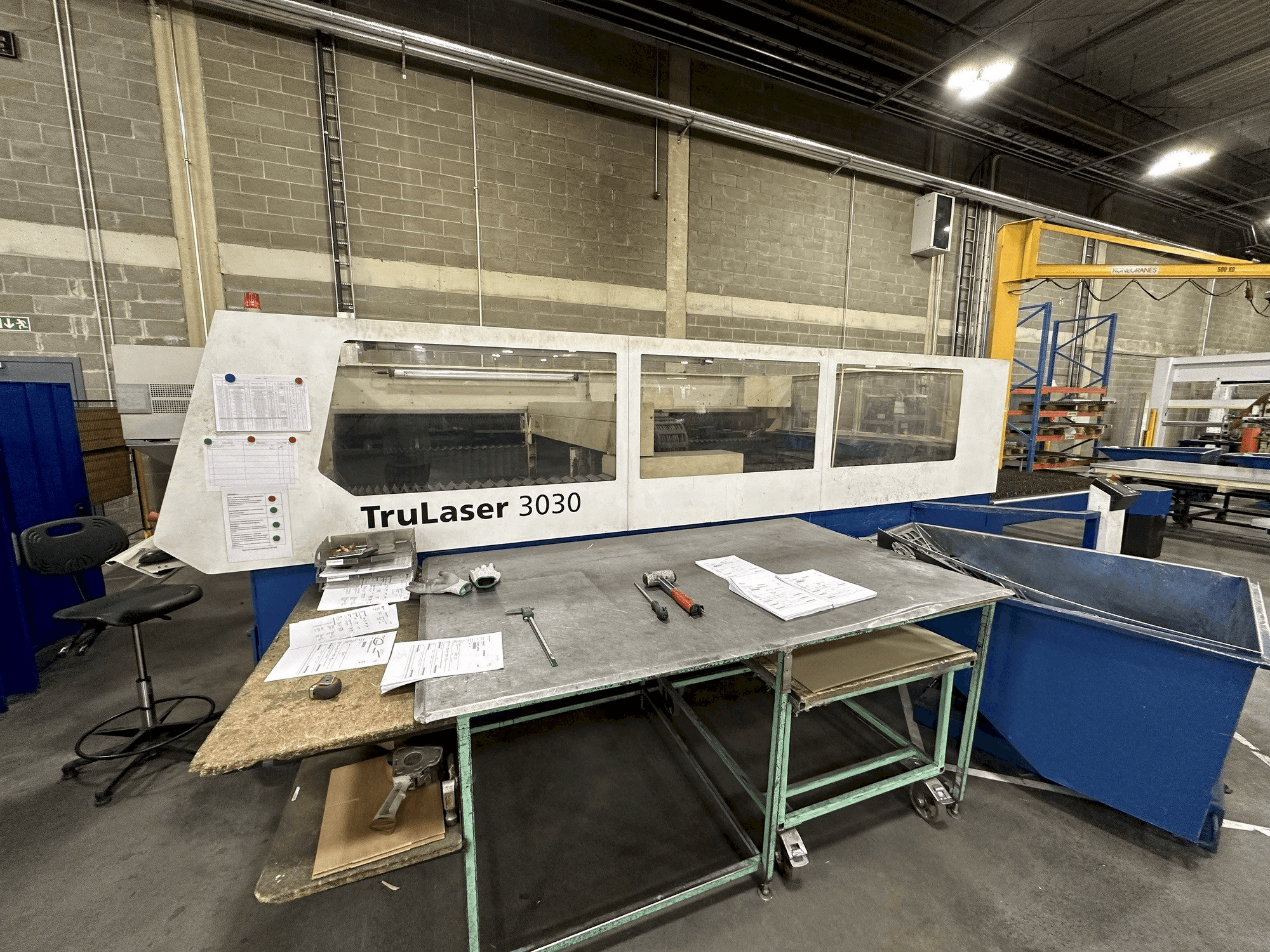 Vista frontale della macchina TRUMPF Trulaser 3030