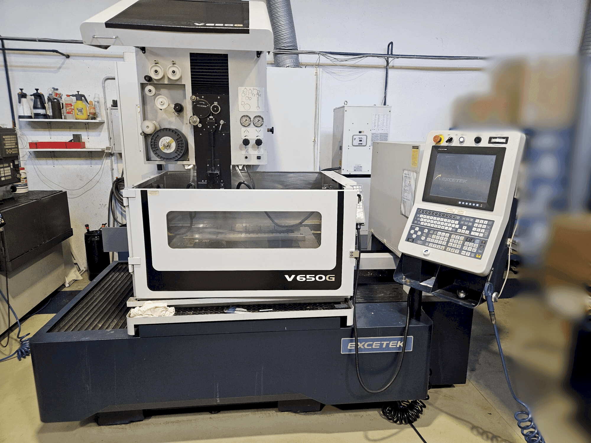 Vista frontale della macchina EXCETEK V650G