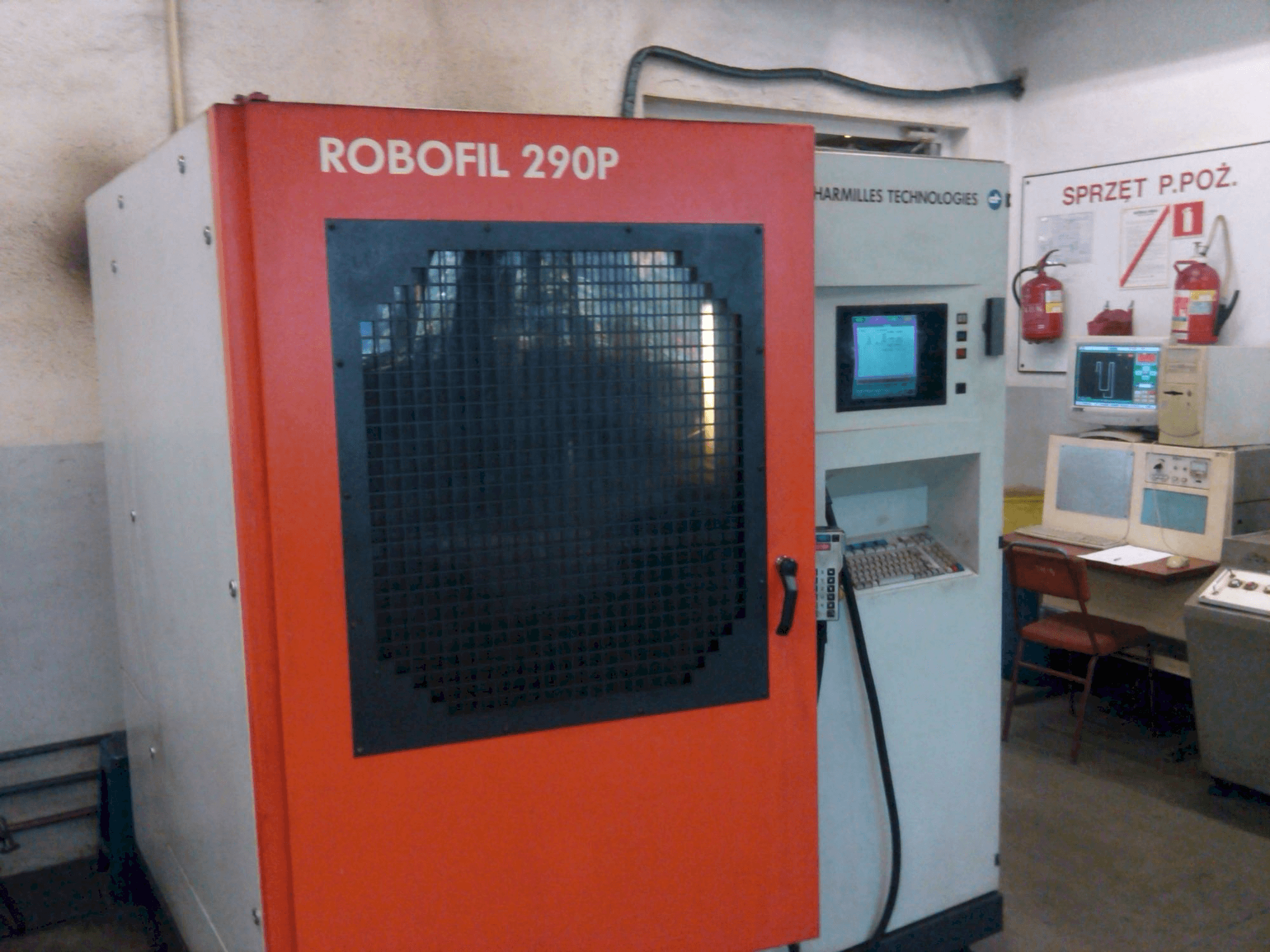 Vista frontale della macchina CHARMILLES Robofil 290 P