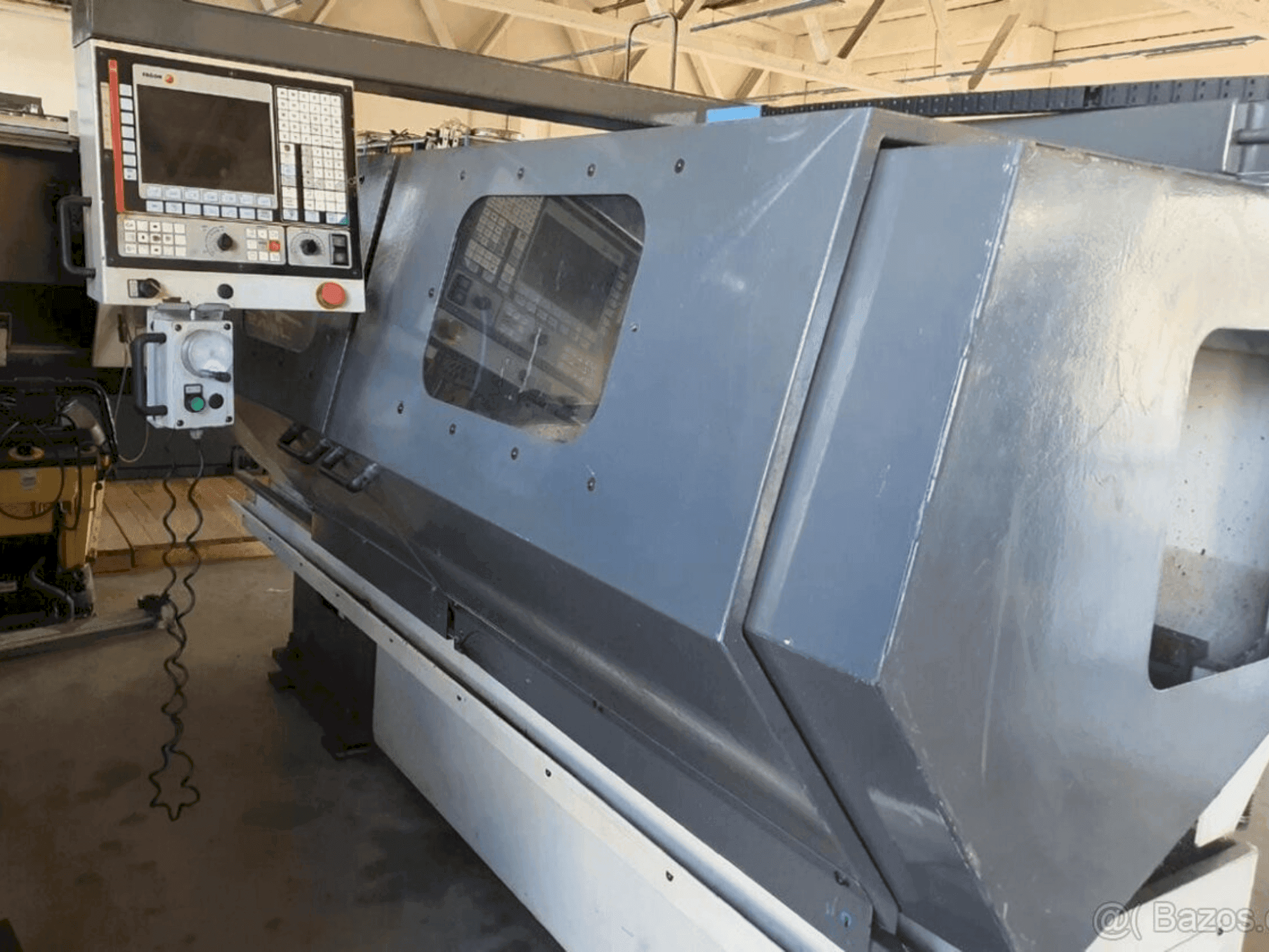 Vista frontale della macchina Pinacho Taurus 260 (2000)