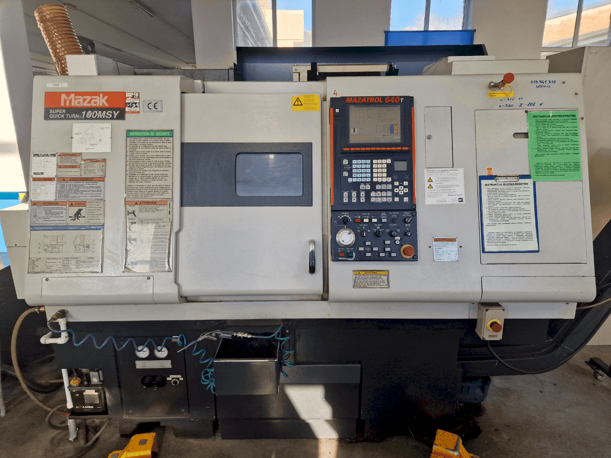 Vista frontale della macchina Mazak SQT-100MSY