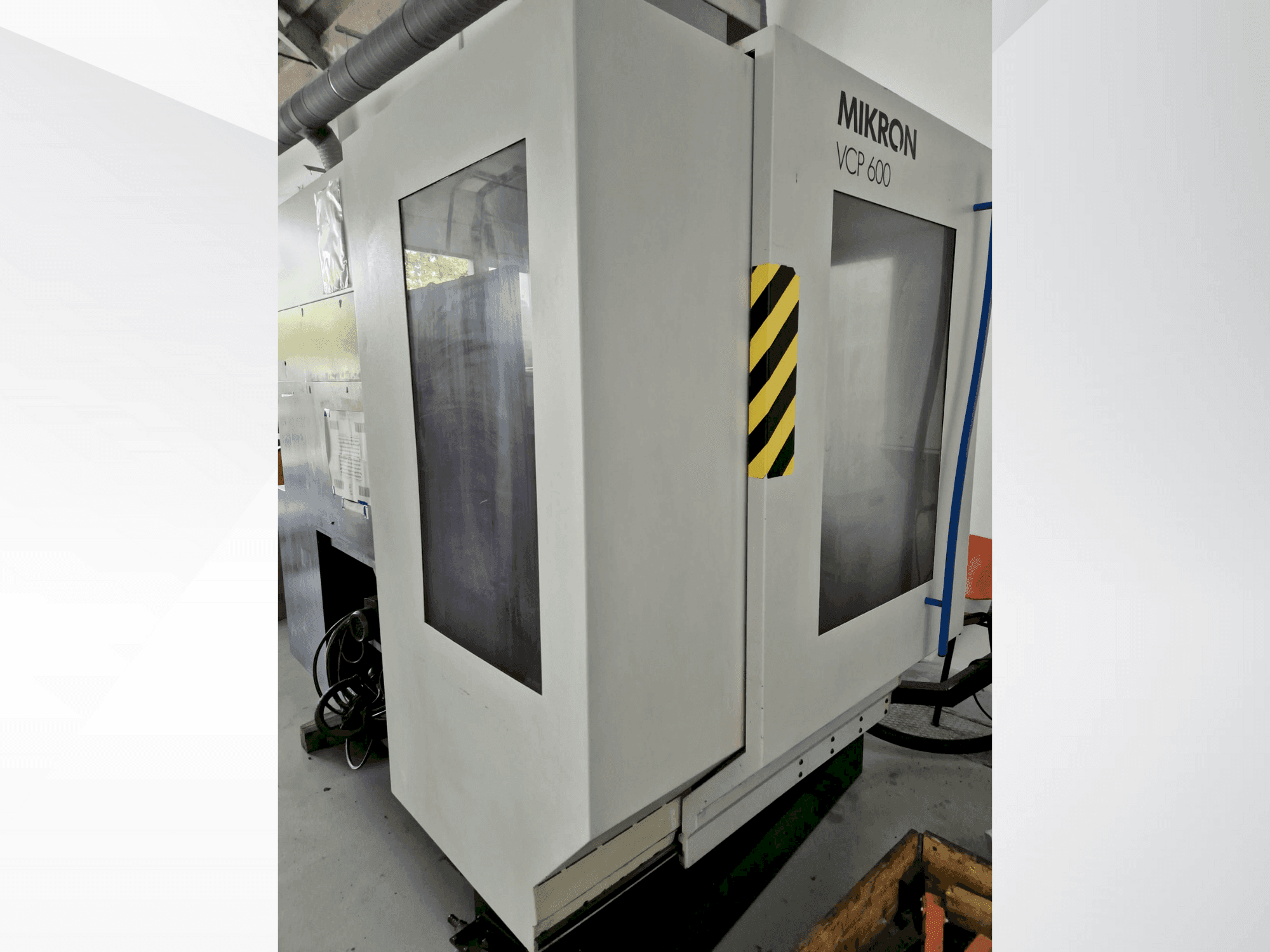 Vista frontale della macchina MIKRON VCP 600