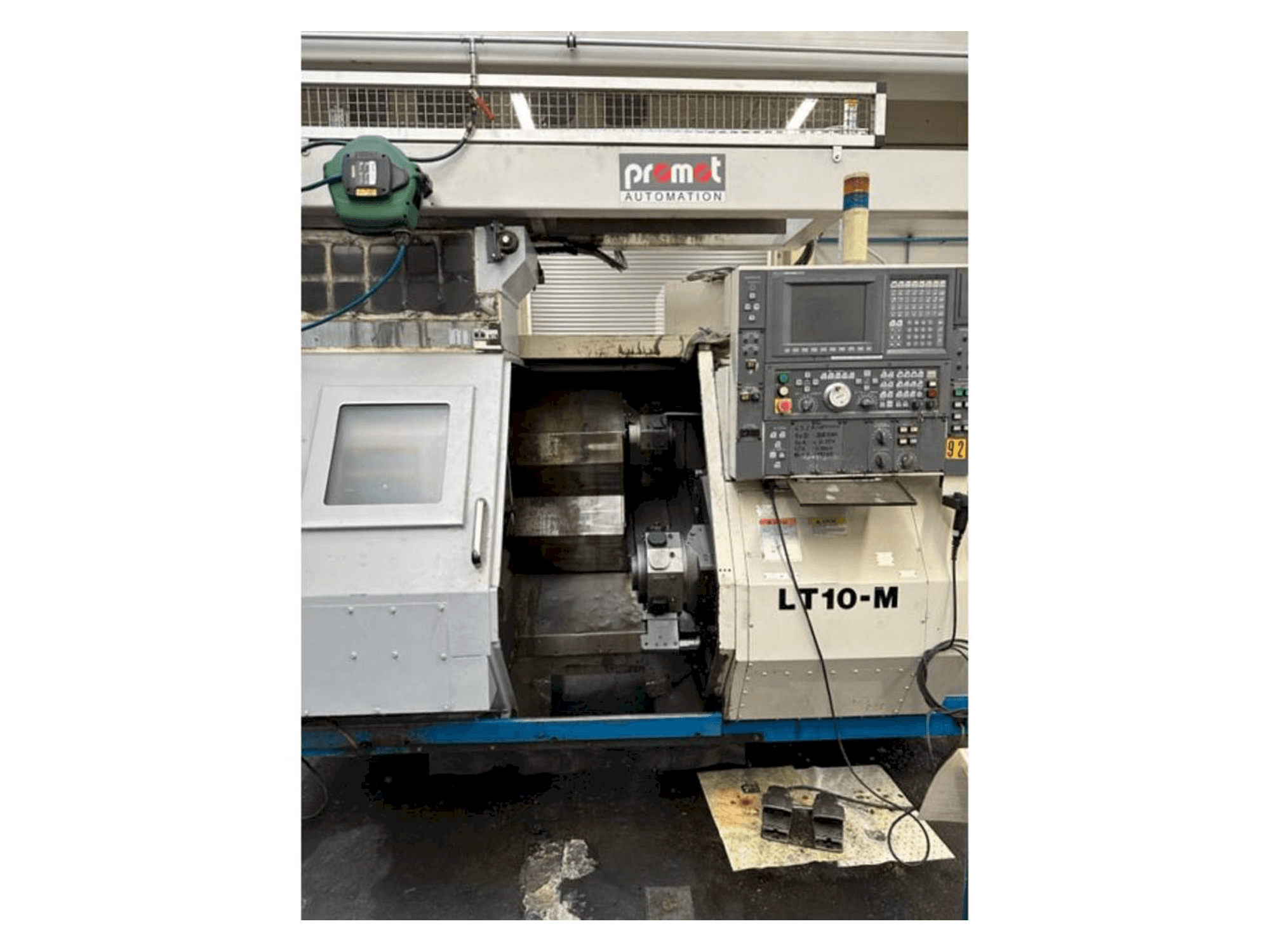Vista frontale della macchina Okuma LT10