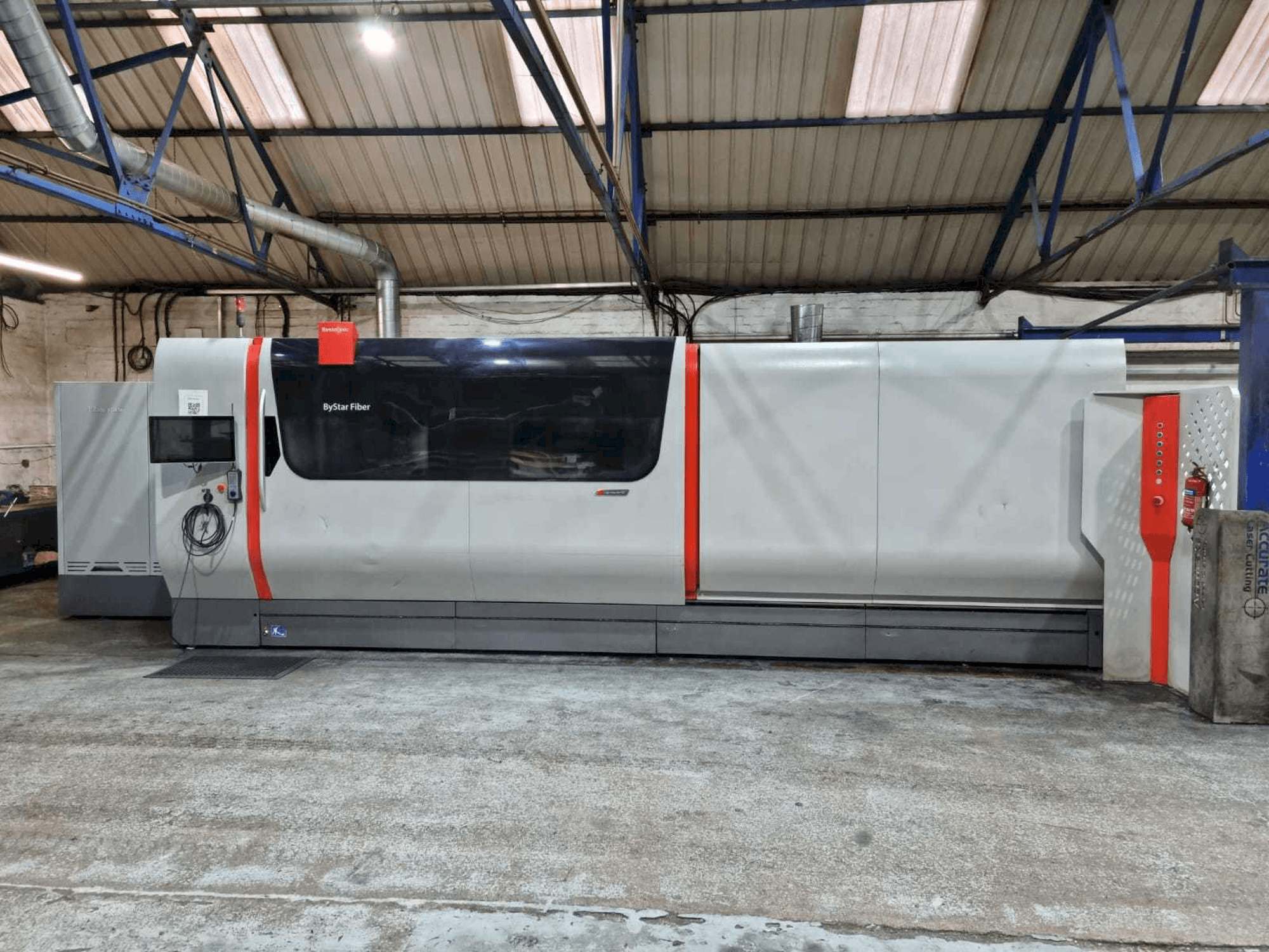Vista frontale della macchina Bystronic Bystar Fiber 4020 10KW